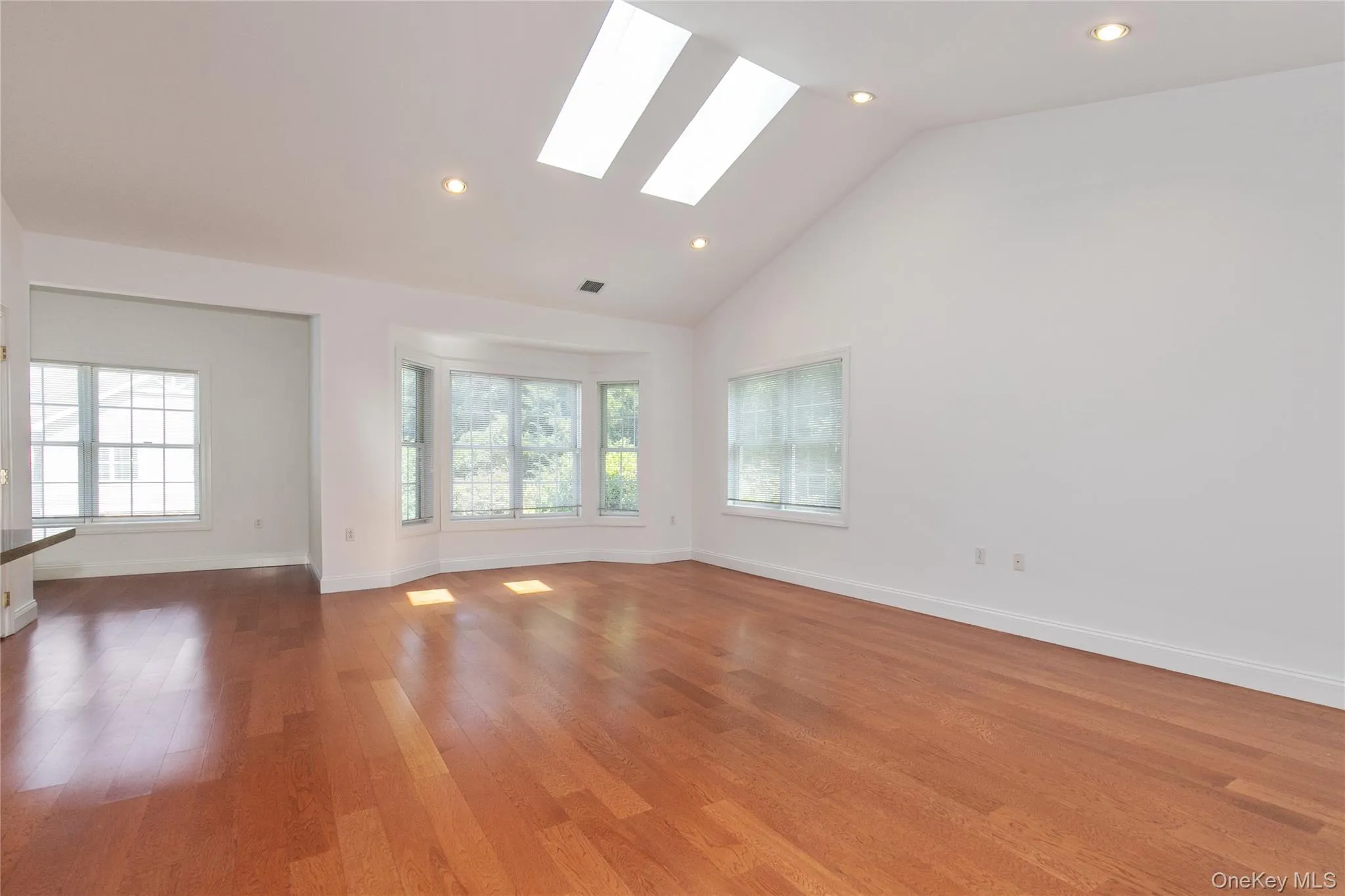 46 Miro Place, North Hempstead, NY, 2 Bedrooms Bedrooms, 5 Rooms Rooms,2 BathroomsBathrooms,Residential,For Rent,Miro,0,1016877 46 Miro Place, North Hempstead, NY, 2 Bedrooms Bedrooms, 5 Rooms Rooms,2 BathroomsBathrooms,Residential,For Rent,Miro,0,1016877