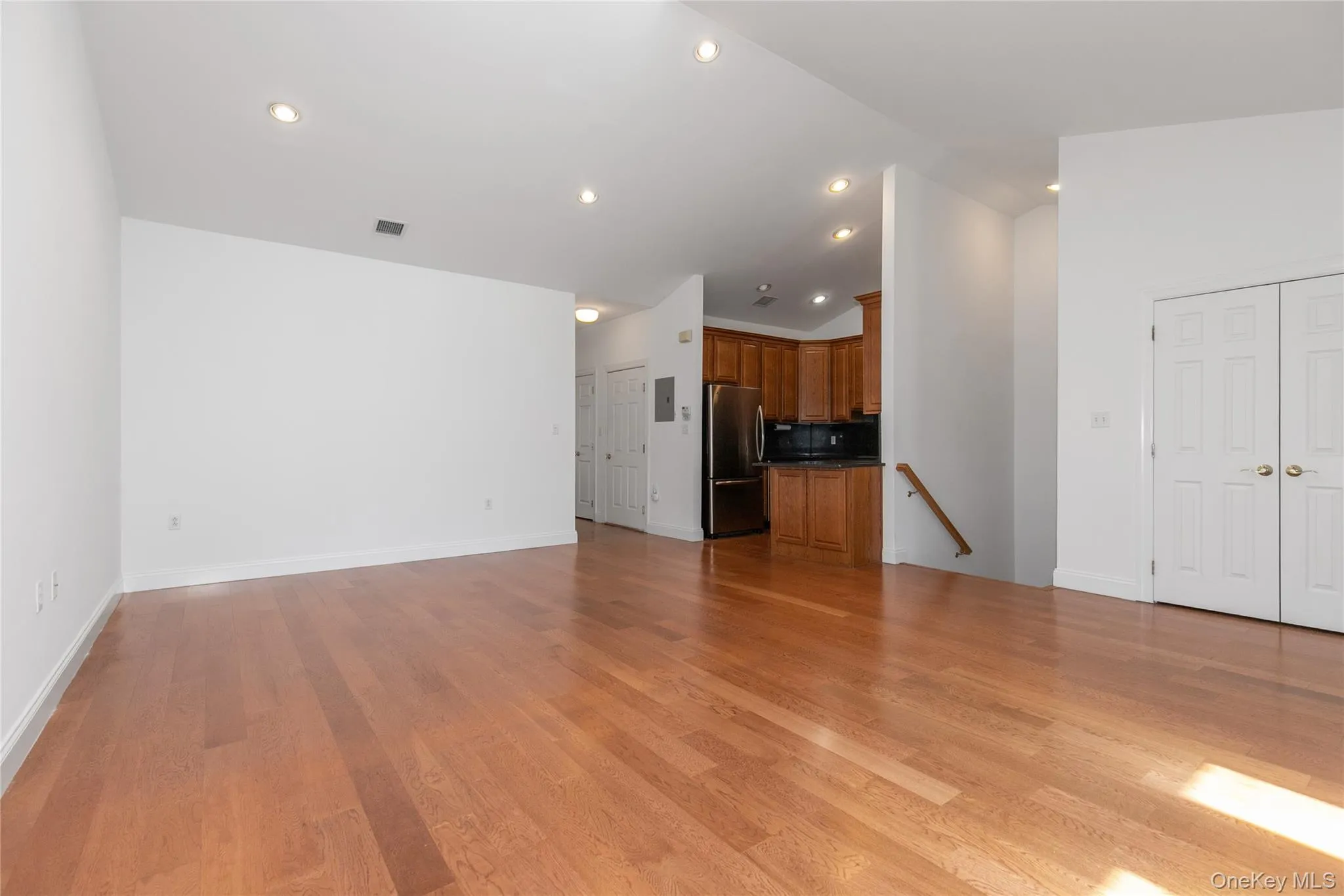 46 Miro Place, North Hempstead, NY, 2 Bedrooms Bedrooms, 5 Rooms Rooms,2 BathroomsBathrooms,Residential,For Rent,Miro,0,1016877 46 Miro Place, North Hempstead, NY, 2 Bedrooms Bedrooms, 5 Rooms Rooms,2 BathroomsBathrooms,Residential,For Rent,Miro,0,1016877