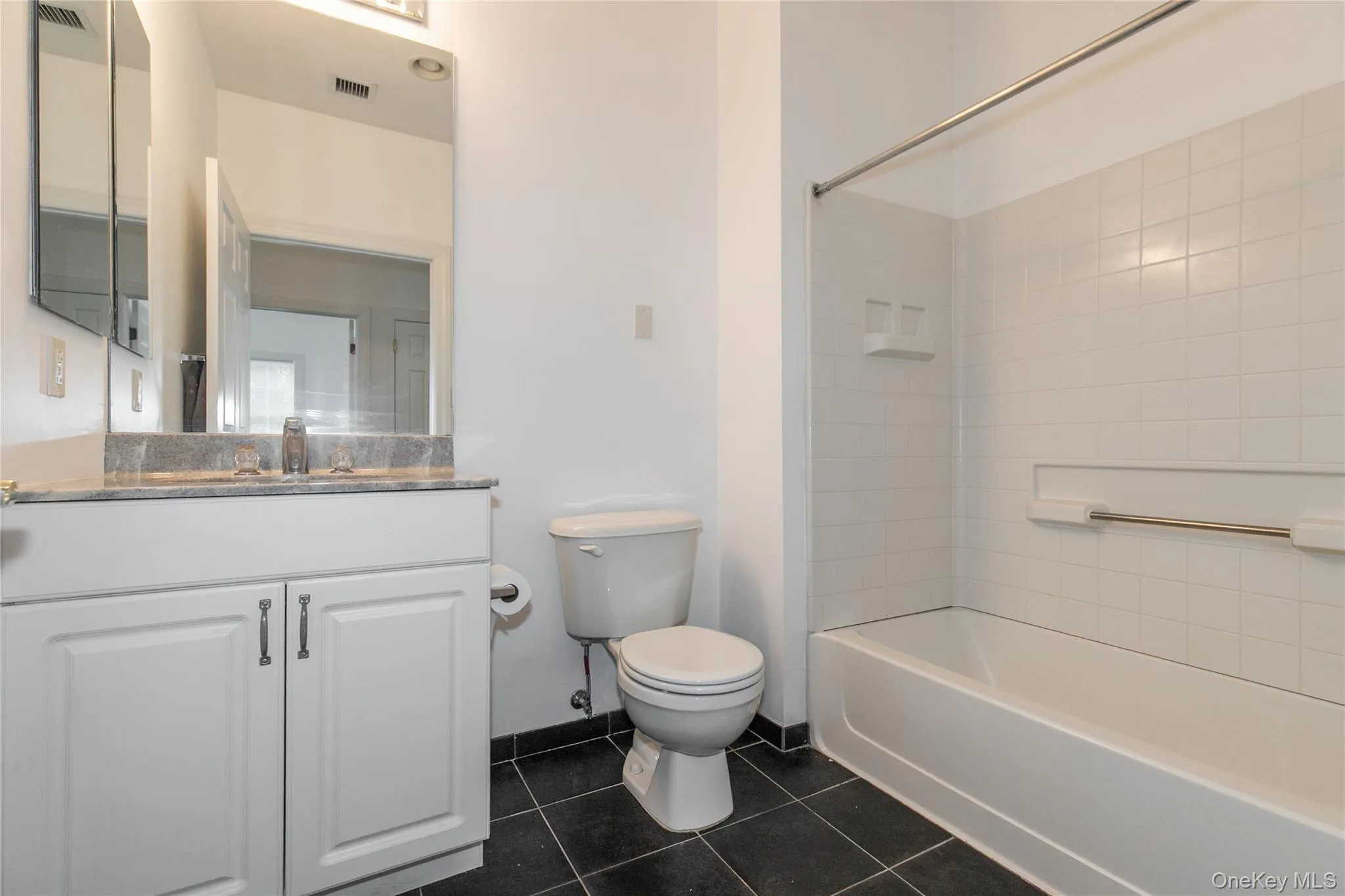 46 Miro Place, North Hempstead, NY, 2 Bedrooms Bedrooms, 5 Rooms Rooms,2 BathroomsBathrooms,Residential,For Rent,Miro,0,1016877 46 Miro Place, North Hempstead, NY, 2 Bedrooms Bedrooms, 5 Rooms Rooms,2 BathroomsBathrooms,Residential,For Rent,Miro,0,1016877