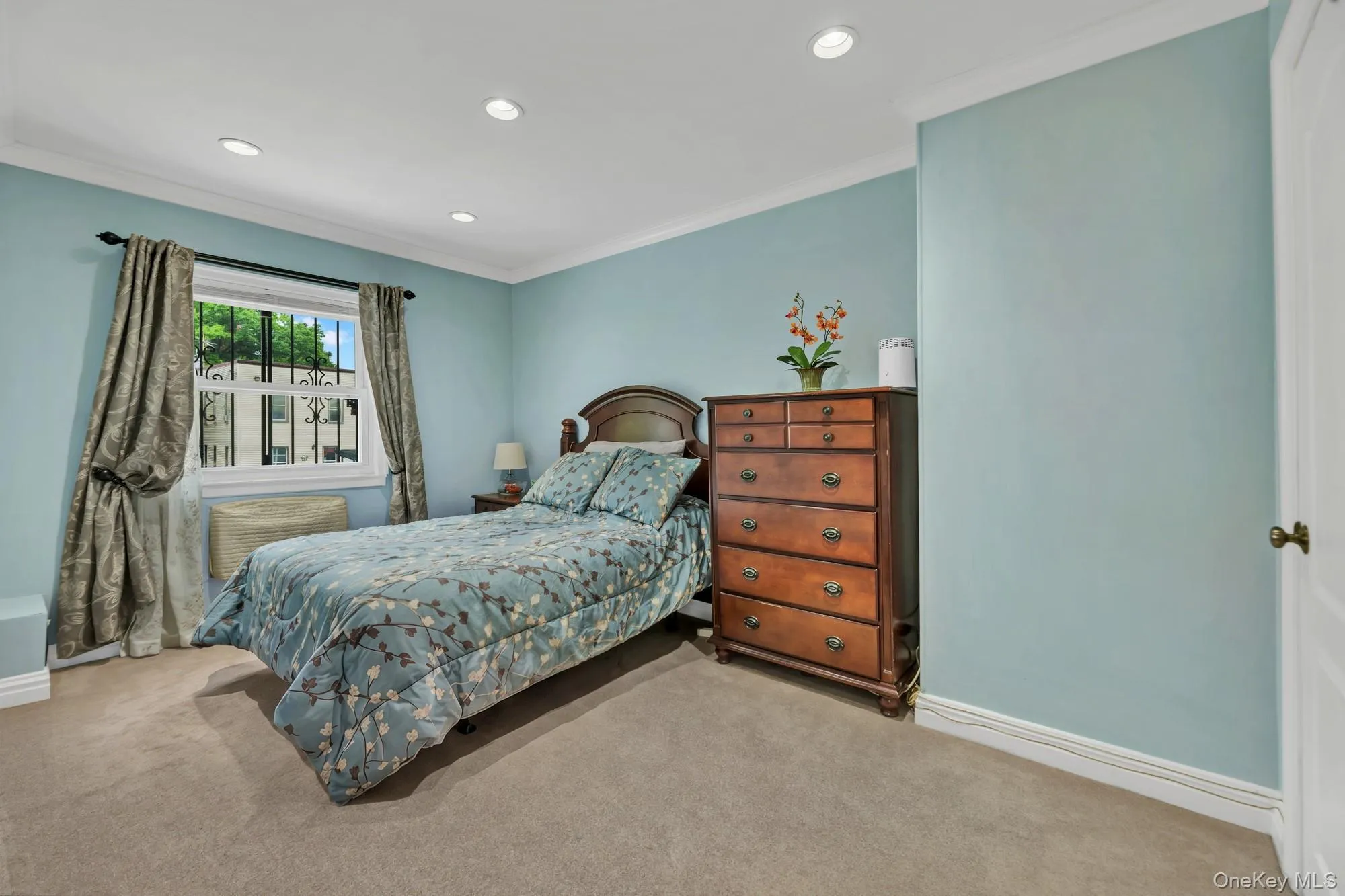 2137 Clinton Avenue, New York, NY, 3 Bedrooms Bedrooms, 6 Rooms Rooms,1 BathroomBathrooms,Residential,For Rent,Clinton,0,1016881 2137 Clinton Avenue, New York, NY, 3 Bedrooms Bedrooms, 6 Rooms Rooms,1 BathroomBathrooms,Residential,For Rent,Clinton,0,1016881