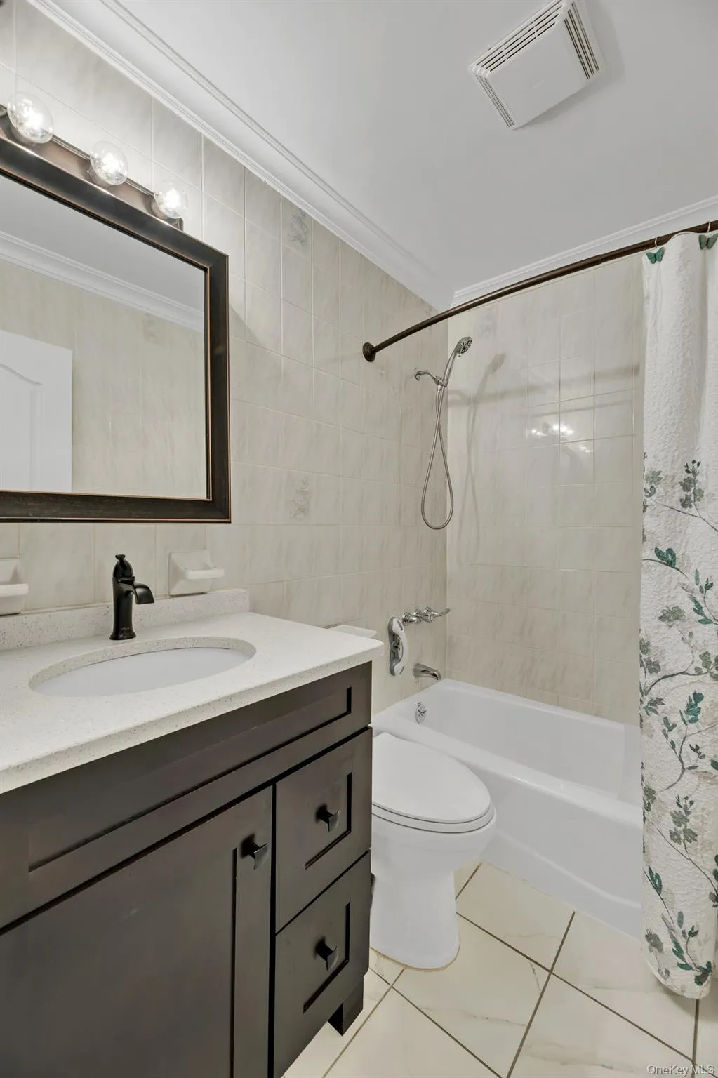 2137 Clinton Avenue, New York, NY, 3 Bedrooms Bedrooms, 6 Rooms Rooms,1 BathroomBathrooms,Residential,For Rent,Clinton,0,1016881 2137 Clinton Avenue, New York, NY, 3 Bedrooms Bedrooms, 6 Rooms Rooms,1 BathroomBathrooms,Residential,For Rent,Clinton,0,1016881