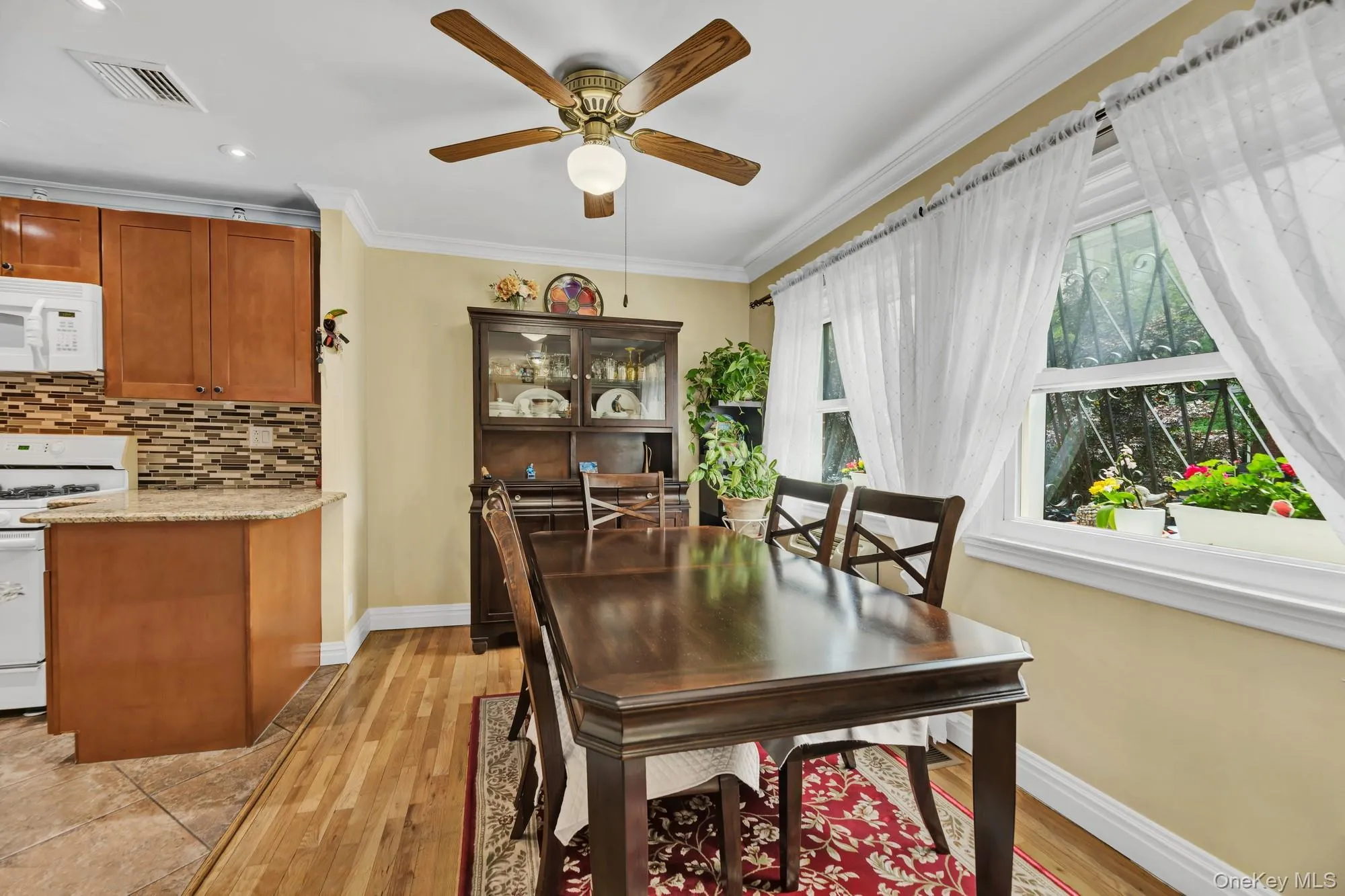 2137 Clinton Avenue, New York, NY, 3 Bedrooms Bedrooms, 6 Rooms Rooms,1 BathroomBathrooms,Residential,For Rent,Clinton,0,1016881 2137 Clinton Avenue, New York, NY, 3 Bedrooms Bedrooms, 6 Rooms Rooms,1 BathroomBathrooms,Residential,For Rent,Clinton,0,1016881