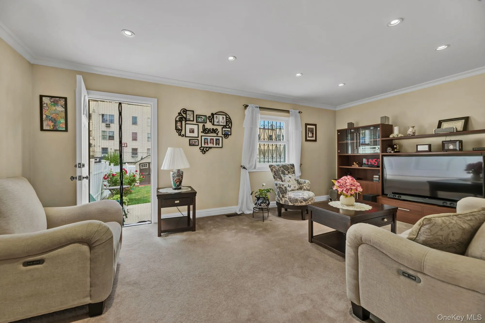 2137 Clinton Avenue, New York, NY, 3 Bedrooms Bedrooms, 6 Rooms Rooms,1 BathroomBathrooms,Residential,For Rent,Clinton,0,1016881 2137 Clinton Avenue, New York, NY, 3 Bedrooms Bedrooms, 6 Rooms Rooms,1 BathroomBathrooms,Residential,For Rent,Clinton,0,1016881