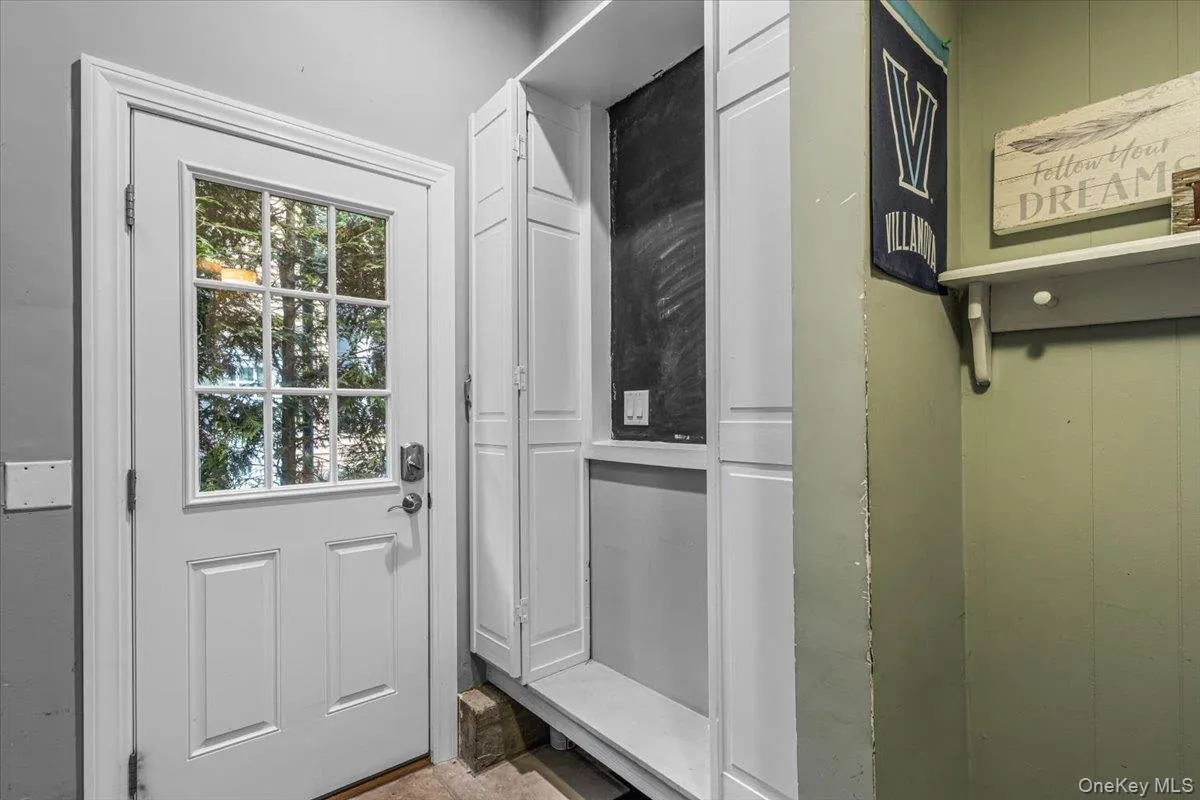 Mud Room and side entrance Mud Room and side entrance