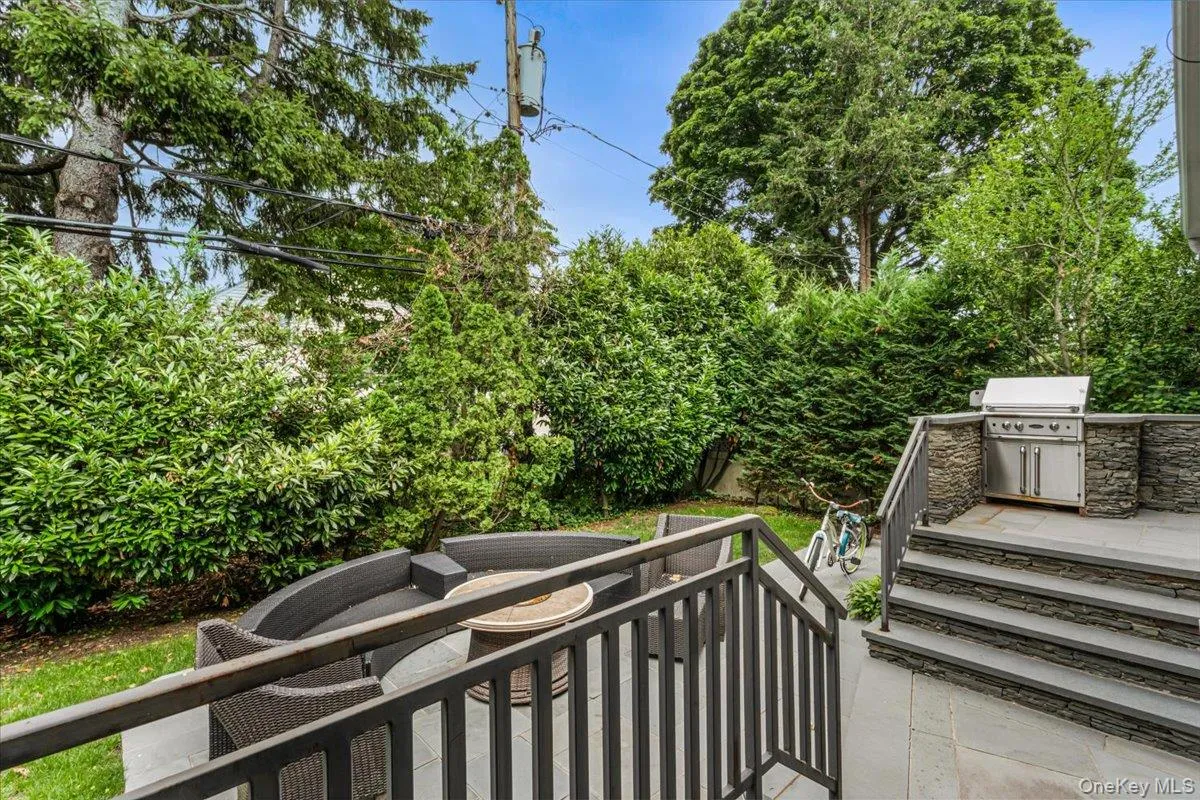 Patio with built-in grill Patio with built-in grill