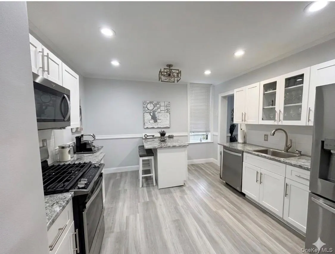 1175 East Broadway, Hempstead, NY, 1 Bedroom Bedrooms, 4 Rooms Rooms,1 BathroomBathrooms,Residential,For Rent,East Broadway,0,1016893 1175 East Broadway, Hempstead, NY, 1 Bedroom Bedrooms, 4 Rooms Rooms,1 BathroomBathrooms,Residential,For Rent,East Broadway,0,1016893