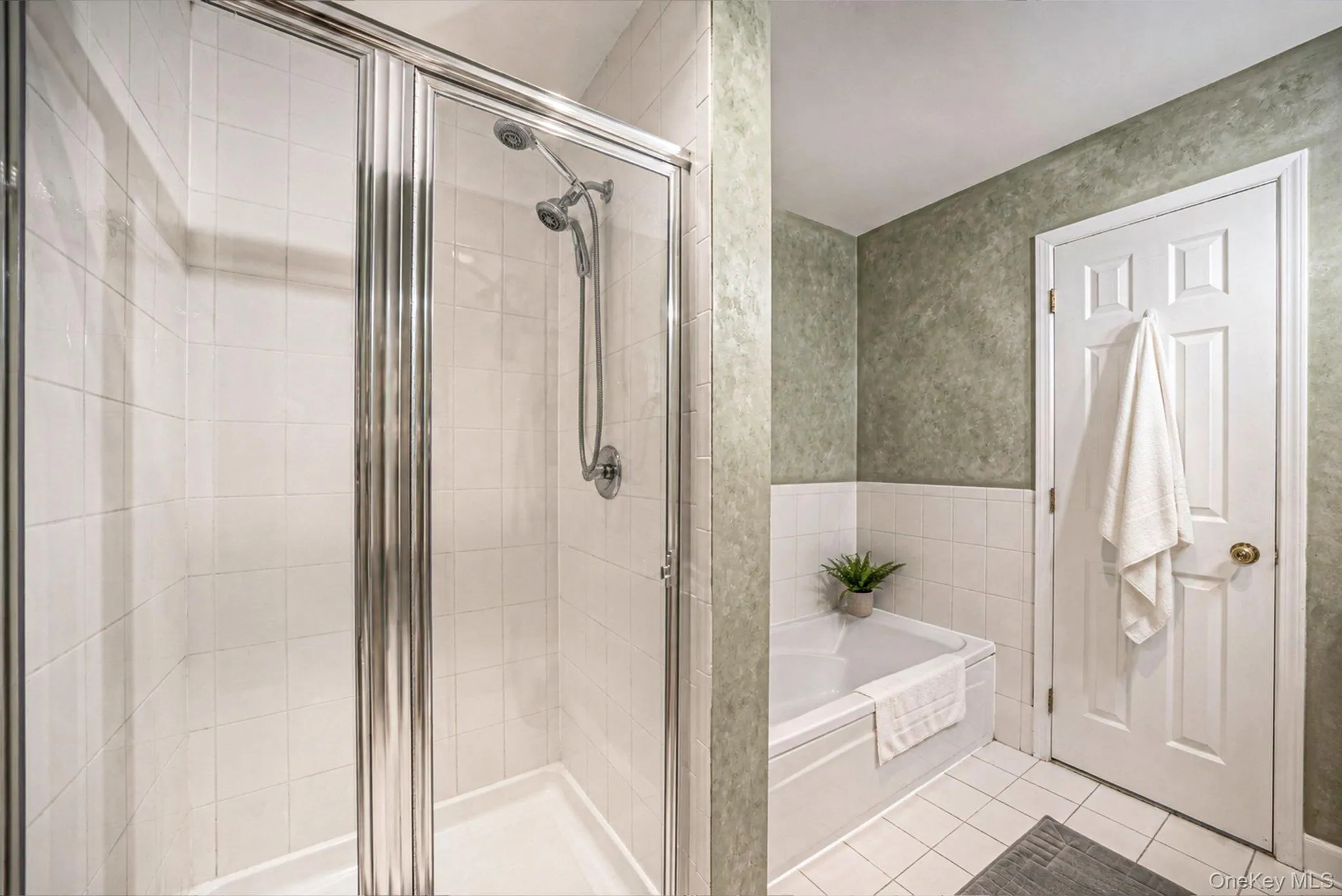 38 Avery Court, Smithtown, NY, 3 Bedrooms Bedrooms, 6 Rooms Rooms,2 BathroomsBathrooms,Residential,For Rent,Avery,0,KEY1016896 38 Avery Court, Smithtown, NY, 3 Bedrooms Bedrooms, 6 Rooms Rooms,2 BathroomsBathrooms,Residential,For Rent,Avery,0,KEY1016896