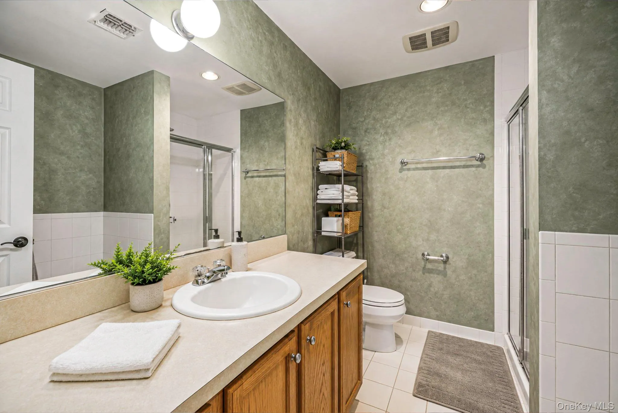 38 Avery Court, Smithtown, NY, 3 Bedrooms Bedrooms, 6 Rooms Rooms,2 BathroomsBathrooms,Residential,For Rent,Avery,0,KEY1016896 38 Avery Court, Smithtown, NY, 3 Bedrooms Bedrooms, 6 Rooms Rooms,2 BathroomsBathrooms,Residential,For Rent,Avery,0,KEY1016896