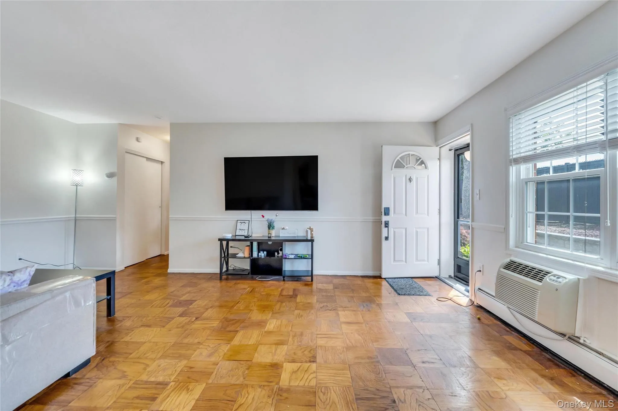 315 Hicksville Road, Oyster Bay, NY, 1 Bedroom Bedrooms, 4 Rooms Rooms,1 BathroomBathrooms,Residential,For Rent,Hicksville,0,1016907 315 Hicksville Road, Oyster Bay, NY, 1 Bedroom Bedrooms, 4 Rooms Rooms,1 BathroomBathrooms,Residential,For Rent,Hicksville,0,1016907