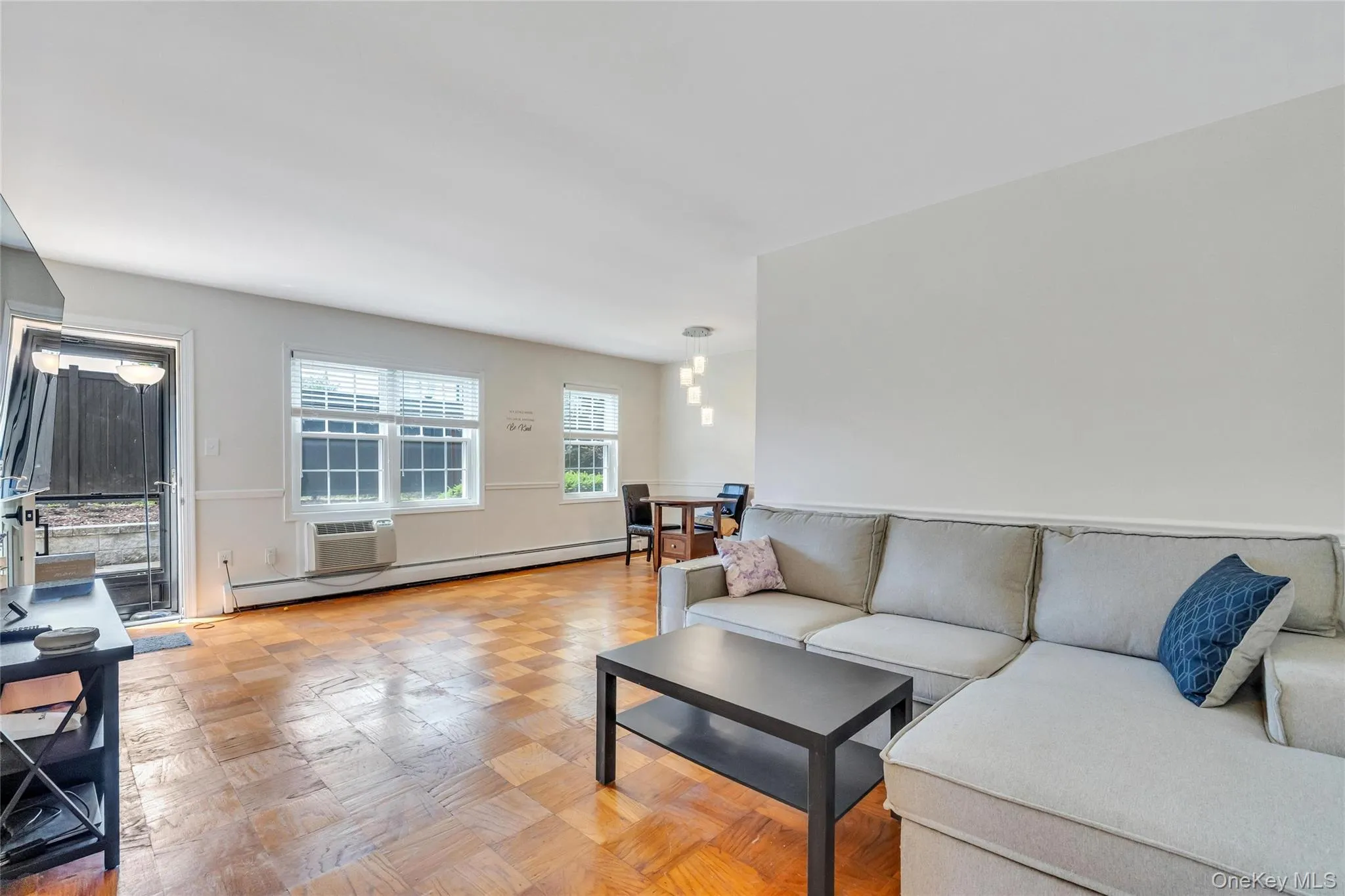 315 Hicksville Road, Oyster Bay, NY, 1 Bedroom Bedrooms, 4 Rooms Rooms,1 BathroomBathrooms,Residential,For Rent,Hicksville,0,1016907 315 Hicksville Road, Oyster Bay, NY, 1 Bedroom Bedrooms, 4 Rooms Rooms,1 BathroomBathrooms,Residential,For Rent,Hicksville,0,1016907