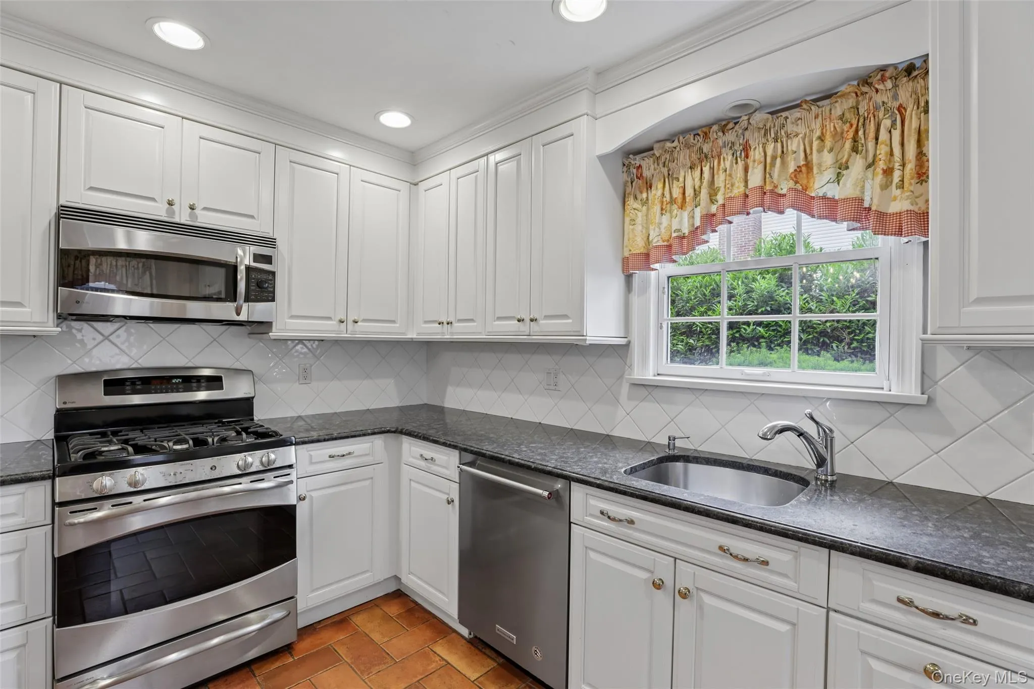 105 Stewart Avenue, Hempstead, NY, 4 Bedrooms Bedrooms, 8 Rooms Rooms,1 BathroomBathrooms,Residential,For Rent,Stewart,0,KEY1016911 105 Stewart Avenue, Hempstead, NY, 4 Bedrooms Bedrooms, 8 Rooms Rooms,1 BathroomBathrooms,Residential,For Rent,Stewart,0,KEY1016911