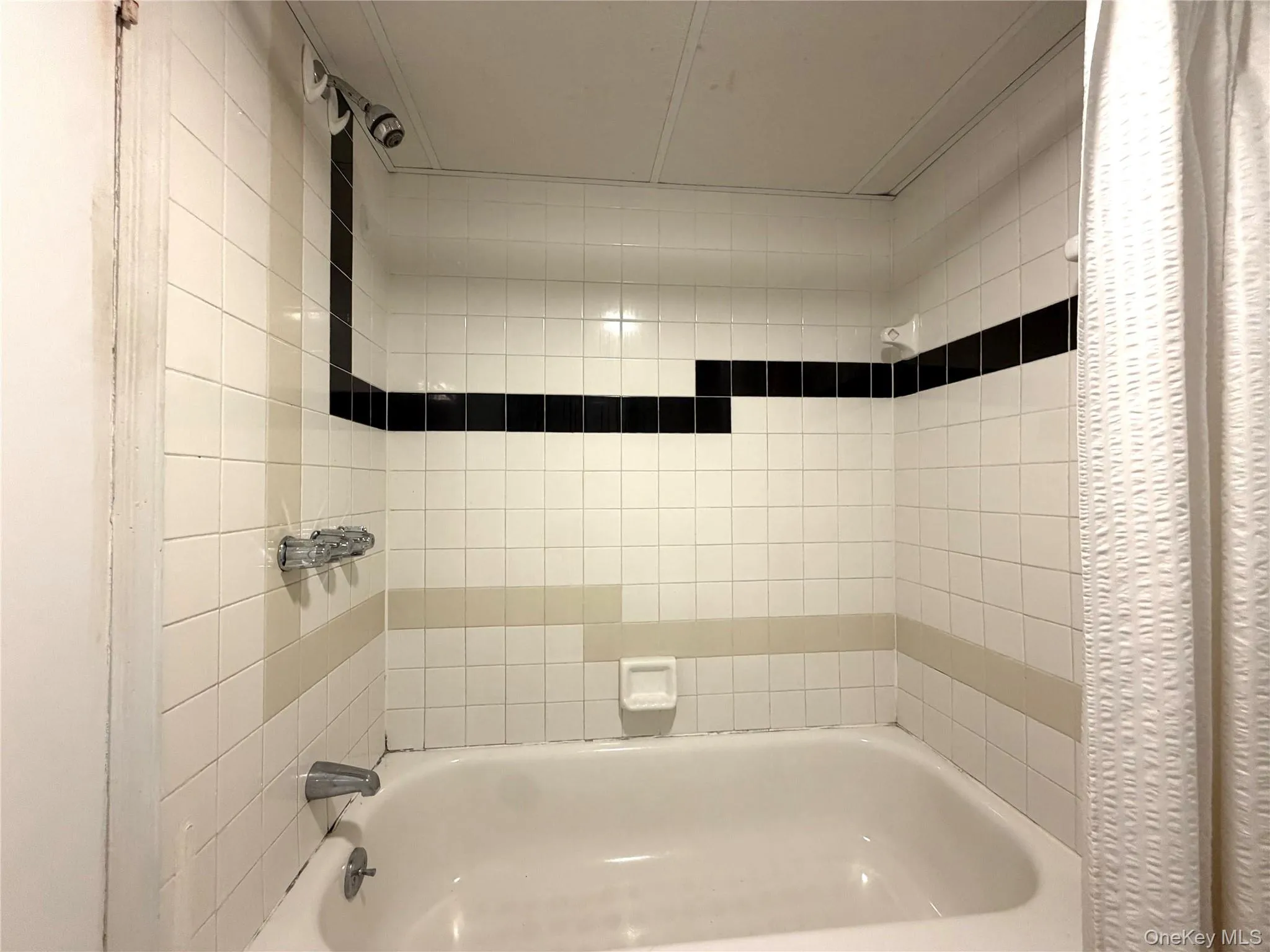 149 Fort Salonga Road, Huntington, NY, 4 Bedrooms Bedrooms, 7 Rooms Rooms,3 BathroomsBathrooms,Residential Lease,For Rent,Fort Salonga,0,1016913 149 Fort Salonga Road, Huntington, NY, 4 Bedrooms Bedrooms, 7 Rooms Rooms,3 BathroomsBathrooms,Residential Lease,For Rent,Fort Salonga,0,1016913