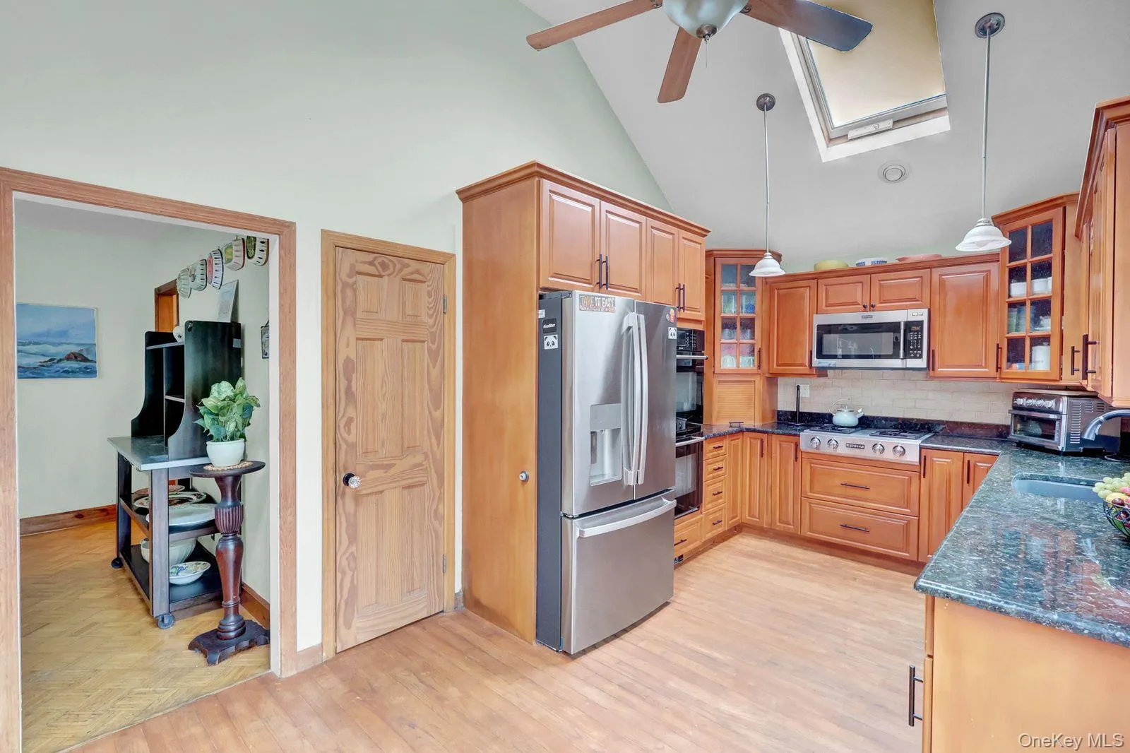 Eat in Kitchen w Cathedral Ceiling and skylights- Jenn-Air Cooktop Double wall oven Eat in Kitchen w Cathedral Ceiling and skylights- Jenn-Air Cooktop Double wall oven