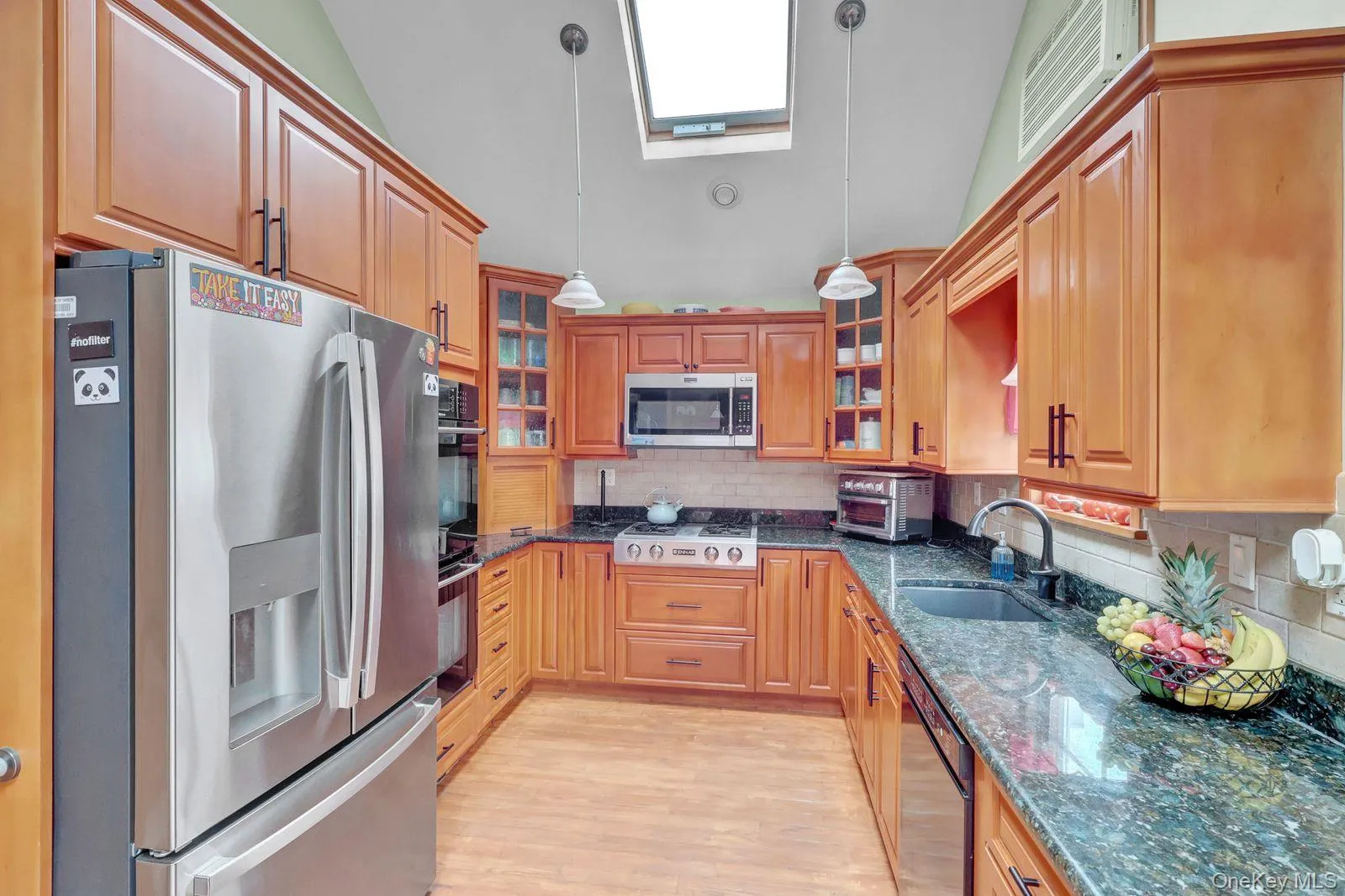 Kitchen w wood cabinets, Granite Counter Tops, SS Appliances Kitchen w wood cabinets, Granite Counter Tops, SS Appliances