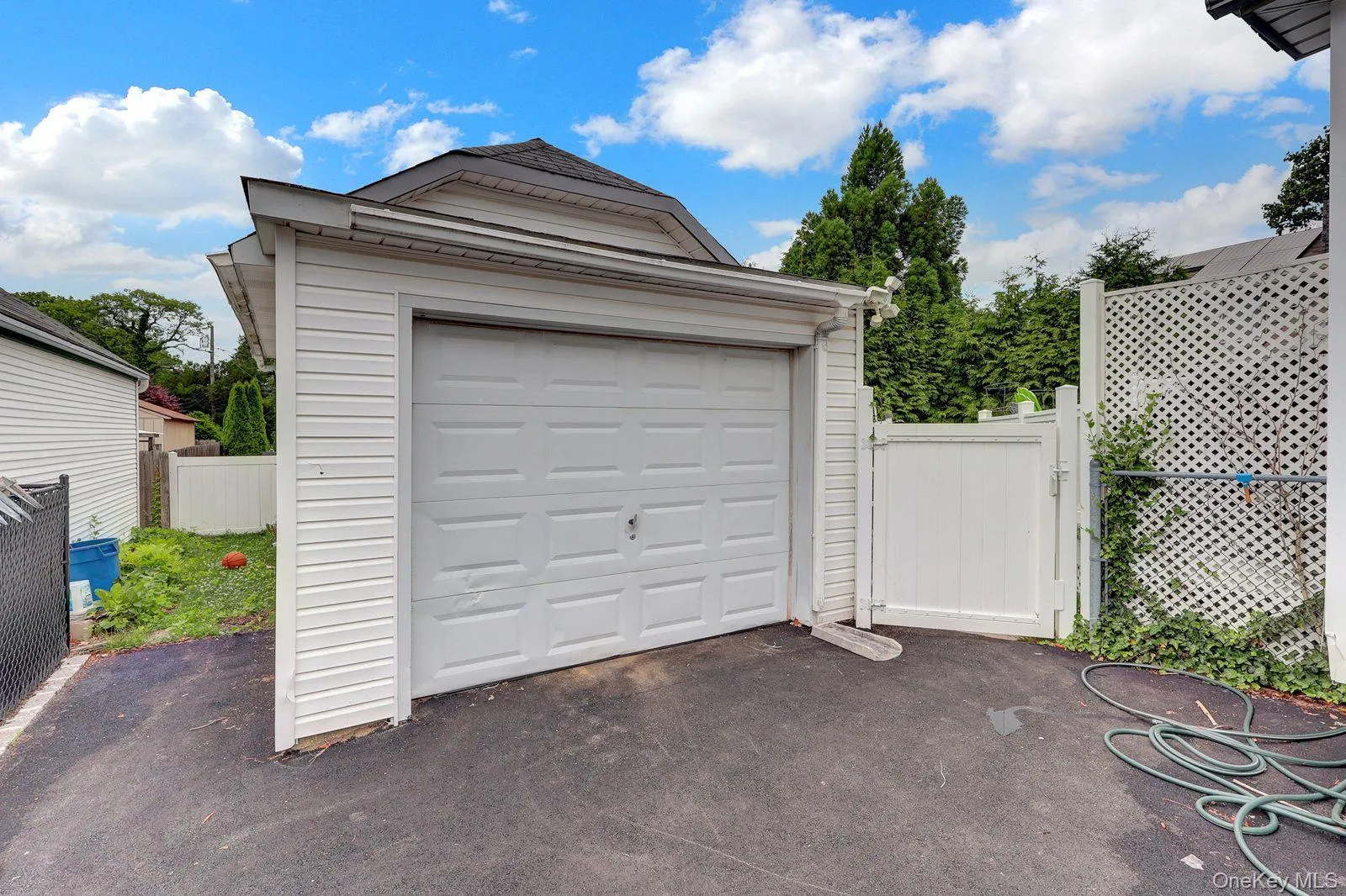 Detached 1 car garage Detached 1 car garage