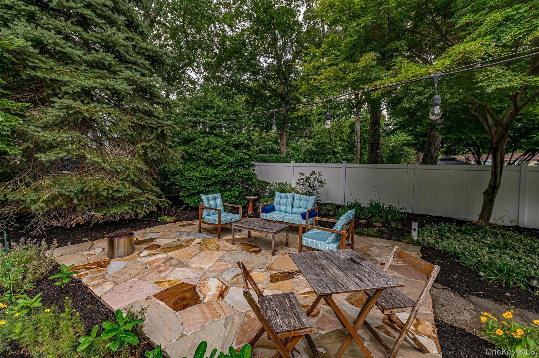 23 Oak Street, Brookhaven, NY, 3 Bedrooms Bedrooms, 7 Rooms Rooms,1 BathroomBathrooms,Residential,For Rent,Oak,0,KEY1016920 23 Oak Street, Brookhaven, NY, 3 Bedrooms Bedrooms, 7 Rooms Rooms,1 BathroomBathrooms,Residential,For Rent,Oak,0,KEY1016920