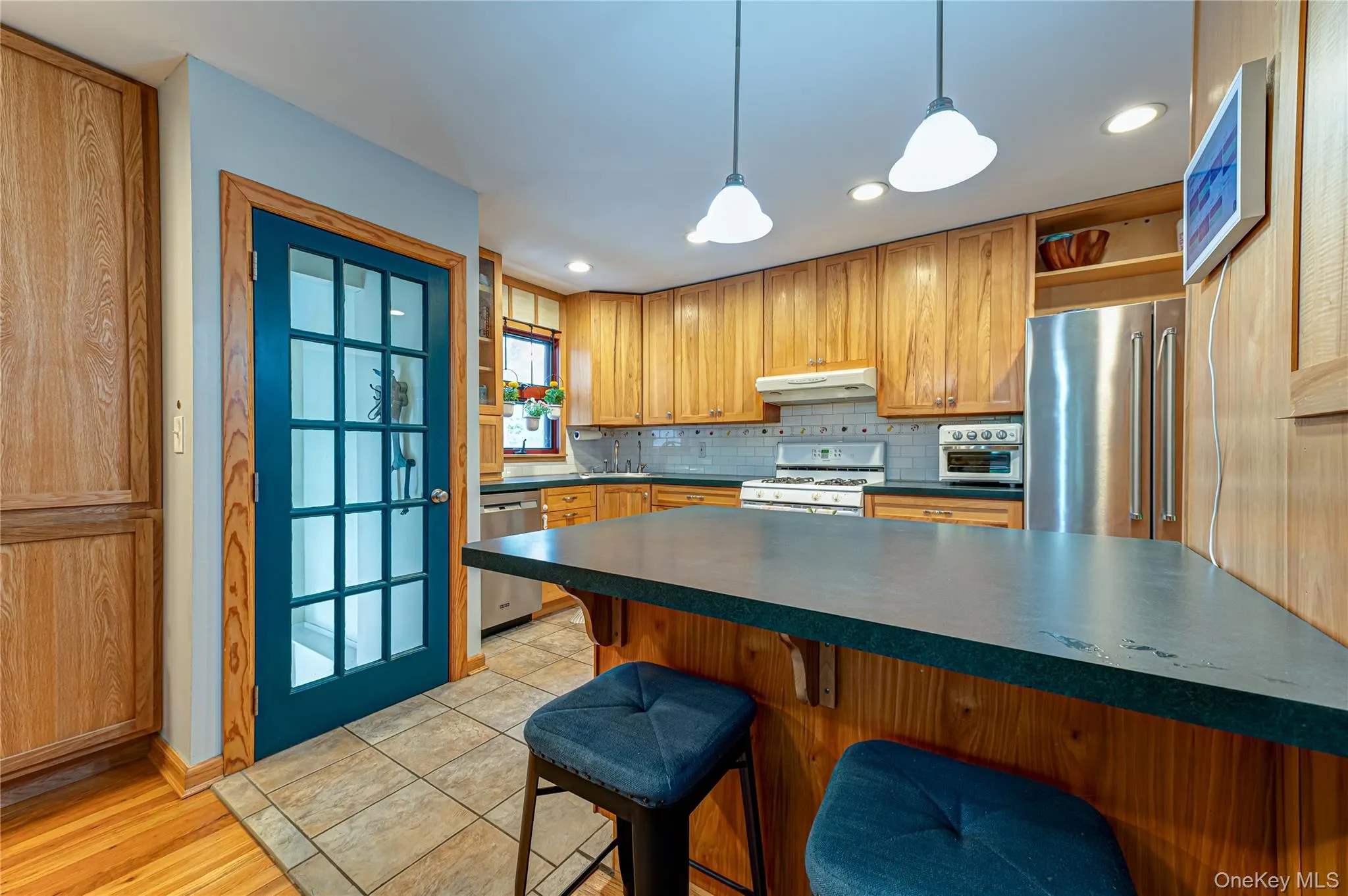 23 Oak Street, Brookhaven, NY, 3 Bedrooms Bedrooms, 7 Rooms Rooms,1 BathroomBathrooms,Residential,For Rent,Oak,0,KEY1016920 23 Oak Street, Brookhaven, NY, 3 Bedrooms Bedrooms, 7 Rooms Rooms,1 BathroomBathrooms,Residential,For Rent,Oak,0,KEY1016920