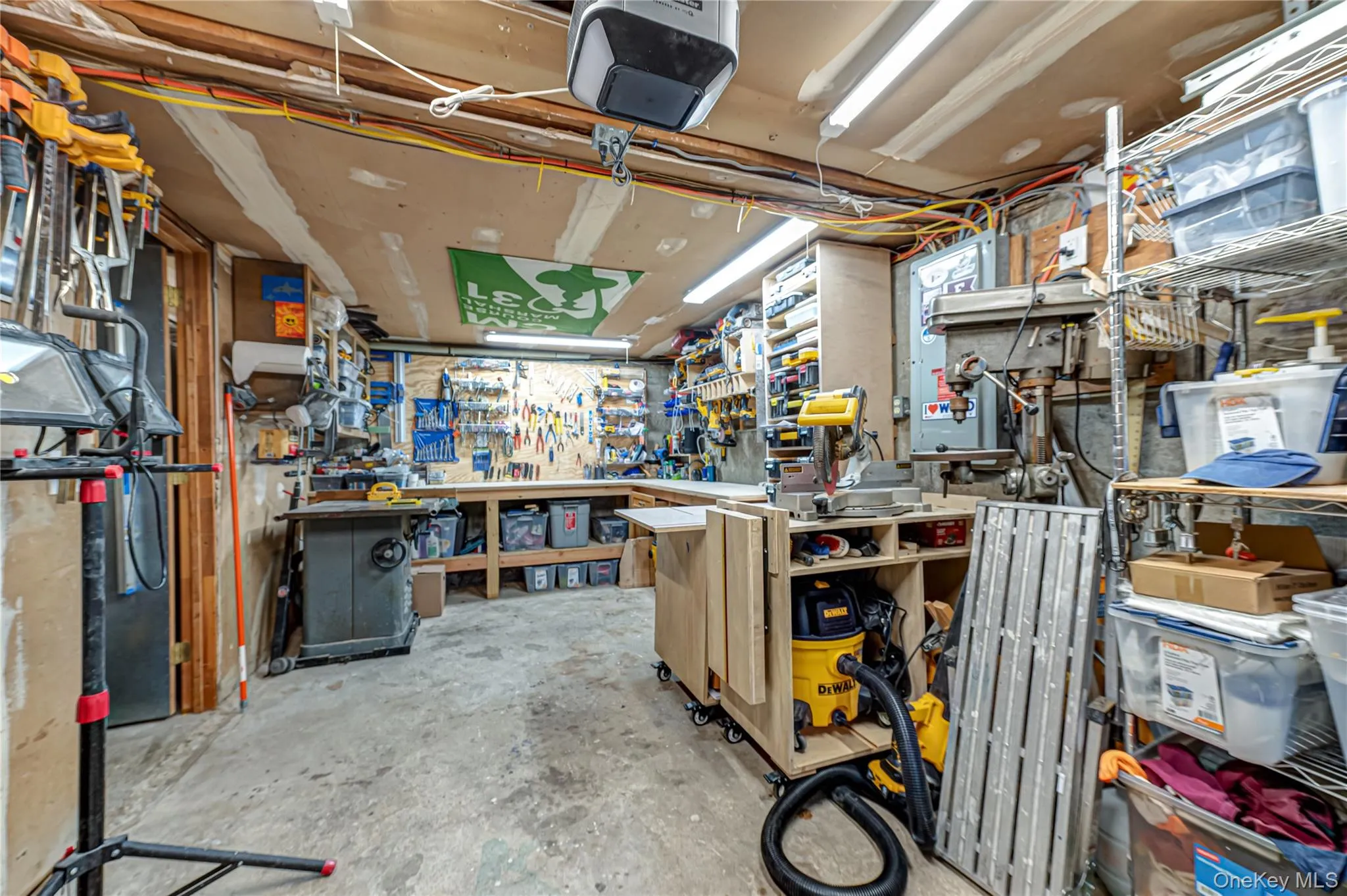 23 Oak Street, Brookhaven, NY, 3 Bedrooms Bedrooms, 7 Rooms Rooms,1 BathroomBathrooms,Residential,For Rent,Oak,0,KEY1016920 23 Oak Street, Brookhaven, NY, 3 Bedrooms Bedrooms, 7 Rooms Rooms,1 BathroomBathrooms,Residential,For Rent,Oak,0,KEY1016920