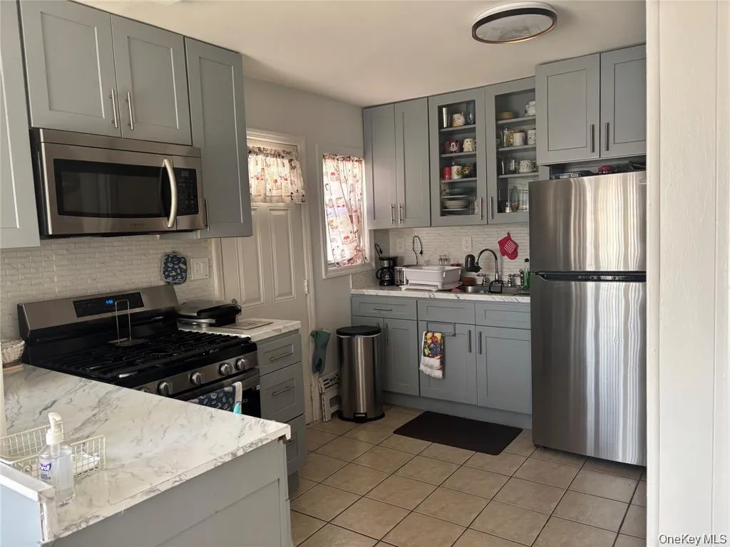 7 Catherine Court, Hempstead, NY, 4 Bedrooms Bedrooms, 7 Rooms Rooms,2 BathroomsBathrooms,Residential,For Rent,Catherine,0,1016937 7 Catherine Court, Hempstead, NY, 4 Bedrooms Bedrooms, 7 Rooms Rooms,2 BathroomsBathrooms,Residential,For Rent,Catherine,0,1016937