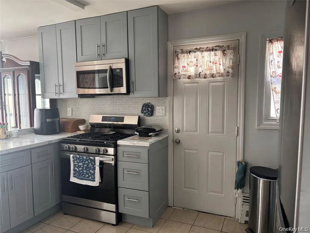 7 Catherine Court, Hempstead, NY, 4 Bedrooms Bedrooms, 7 Rooms Rooms,2 BathroomsBathrooms,Residential,For Rent,Catherine,0,1016937 7 Catherine Court, Hempstead, NY, 4 Bedrooms Bedrooms, 7 Rooms Rooms,2 BathroomsBathrooms,Residential,For Rent,Catherine,0,1016937