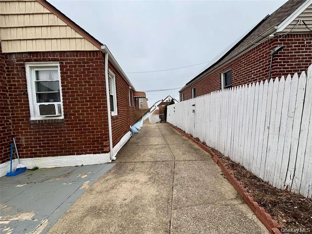 7 Catherine Court, Hempstead, NY, 4 Bedrooms Bedrooms, 7 Rooms Rooms,2 BathroomsBathrooms,Residential,For Rent,Catherine,0,1016937 7 Catherine Court, Hempstead, NY, 4 Bedrooms Bedrooms, 7 Rooms Rooms,2 BathroomsBathrooms,Residential,For Rent,Catherine,0,1016937