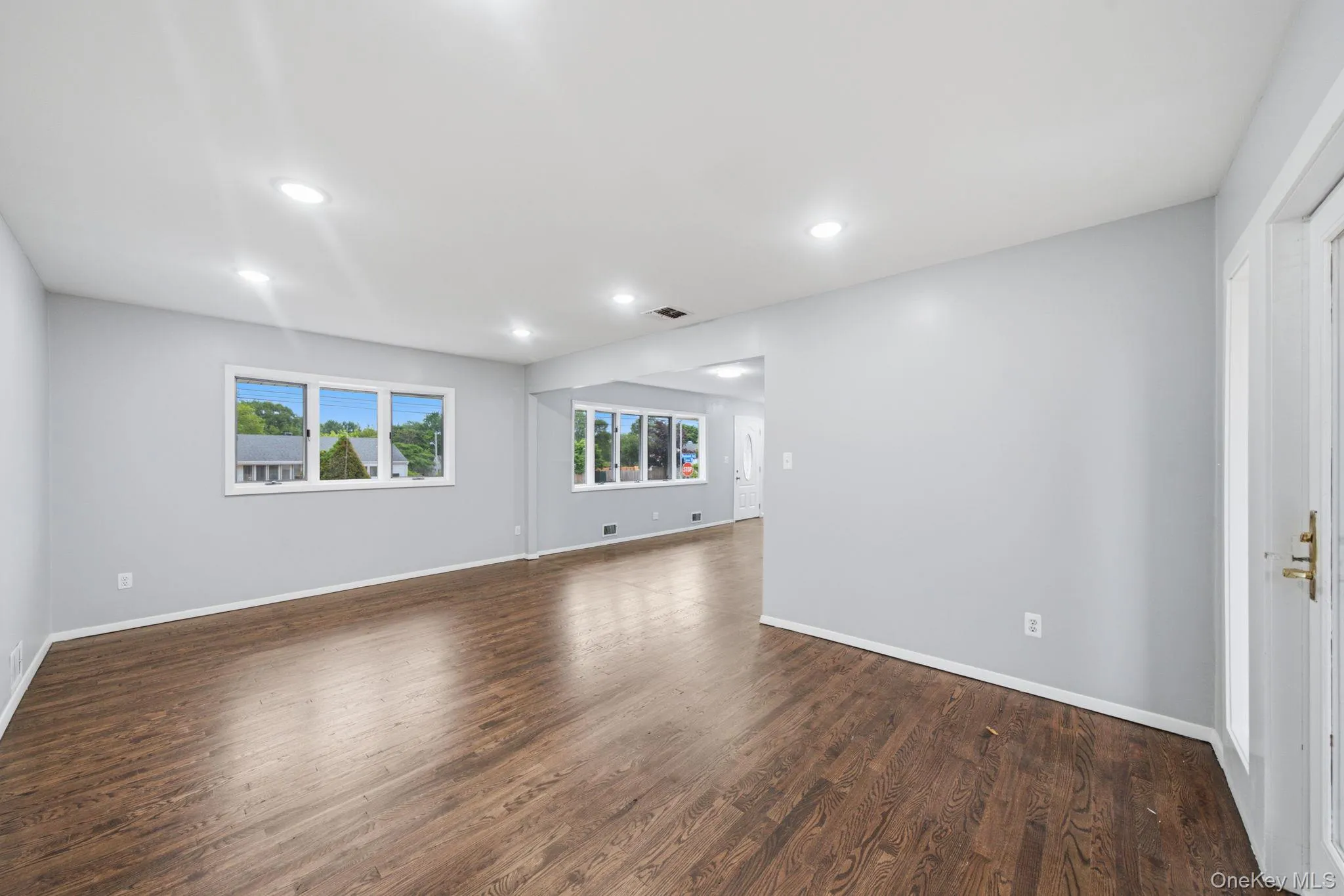40 Cypress Street, Islip, NY, 3 Bedrooms Bedrooms, 8 Rooms Rooms,2 BathroomsBathrooms,Residential,For Rent,Cypress,0,1016939 40 Cypress Street, Islip, NY, 3 Bedrooms Bedrooms, 8 Rooms Rooms,2 BathroomsBathrooms,Residential,For Rent,Cypress,0,1016939