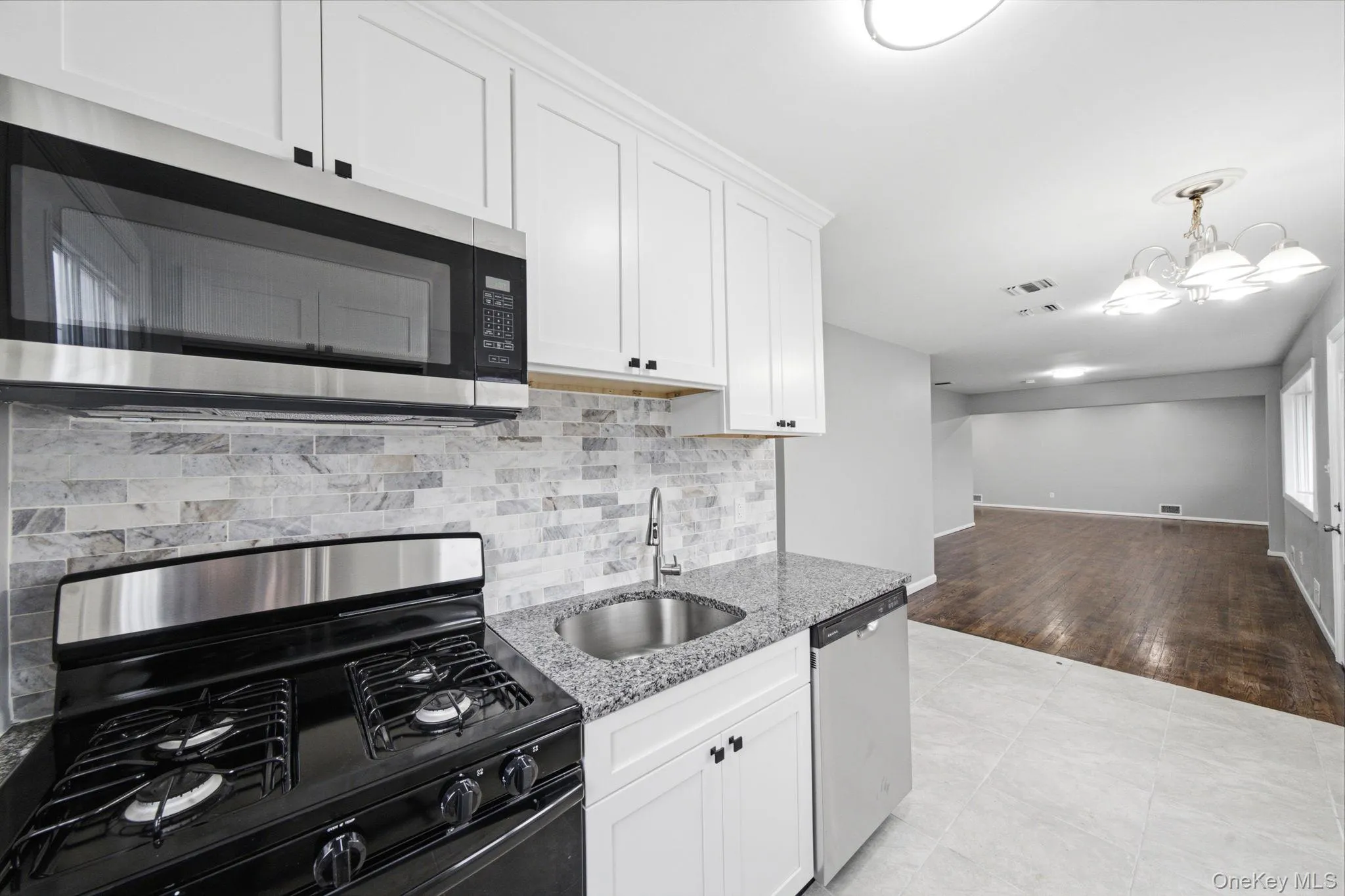 40 Cypress Street, Islip, NY, 3 Bedrooms Bedrooms, 8 Rooms Rooms,2 BathroomsBathrooms,Residential,For Rent,Cypress,0,1016939 40 Cypress Street, Islip, NY, 3 Bedrooms Bedrooms, 8 Rooms Rooms,2 BathroomsBathrooms,Residential,For Rent,Cypress,0,1016939