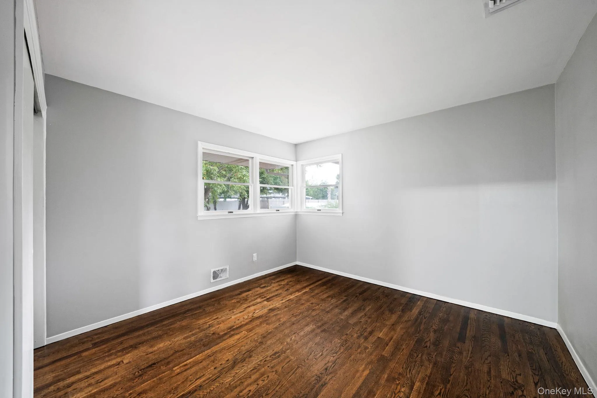 40 Cypress Street, Islip, NY, 3 Bedrooms Bedrooms, 8 Rooms Rooms,2 BathroomsBathrooms,Residential,For Rent,Cypress,0,1016939 40 Cypress Street, Islip, NY, 3 Bedrooms Bedrooms, 8 Rooms Rooms,2 BathroomsBathrooms,Residential,For Rent,Cypress,0,1016939