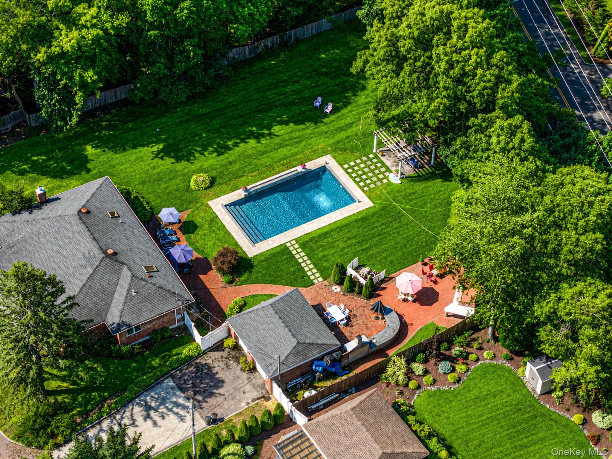 199 Dix Hills Road, Huntington, NY, 3 Bedrooms Bedrooms, 7 Rooms Rooms,1 BathroomBathrooms,Residential,For Rent,Dix Hills,0,KEY1016948 199 Dix Hills Road, Huntington, NY, 3 Bedrooms Bedrooms, 7 Rooms Rooms,1 BathroomBathrooms,Residential,For Rent,Dix Hills,0,KEY1016948