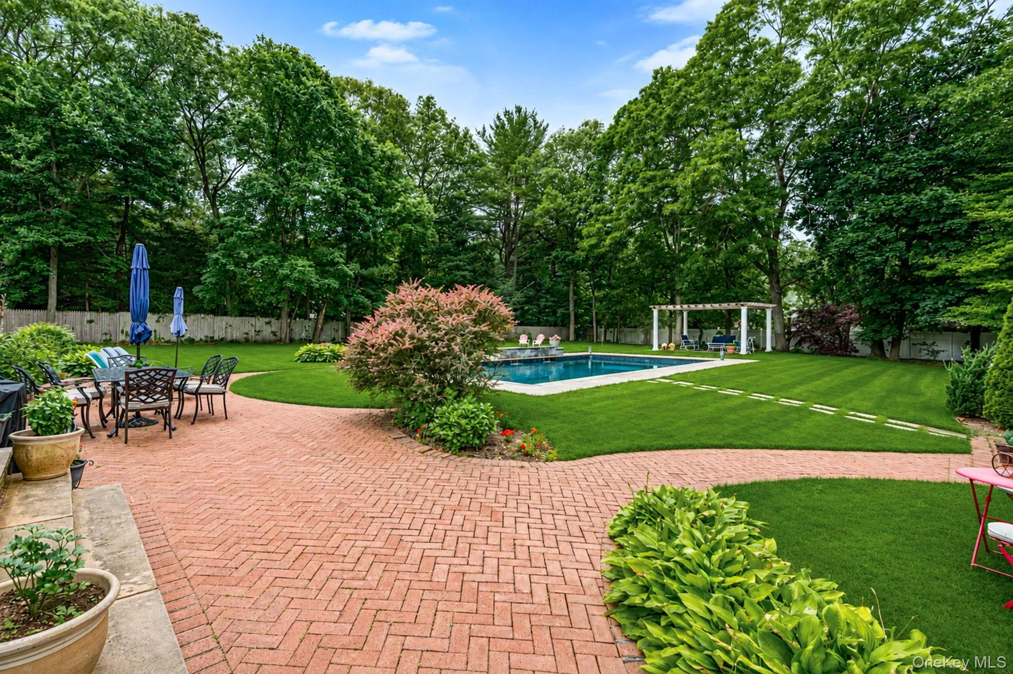 199 Dix Hills Road, Huntington, NY, 3 Bedrooms Bedrooms, 7 Rooms Rooms,1 BathroomBathrooms,Residential,For Rent,Dix Hills,0,KEY1016948 199 Dix Hills Road, Huntington, NY, 3 Bedrooms Bedrooms, 7 Rooms Rooms,1 BathroomBathrooms,Residential,For Rent,Dix Hills,0,KEY1016948