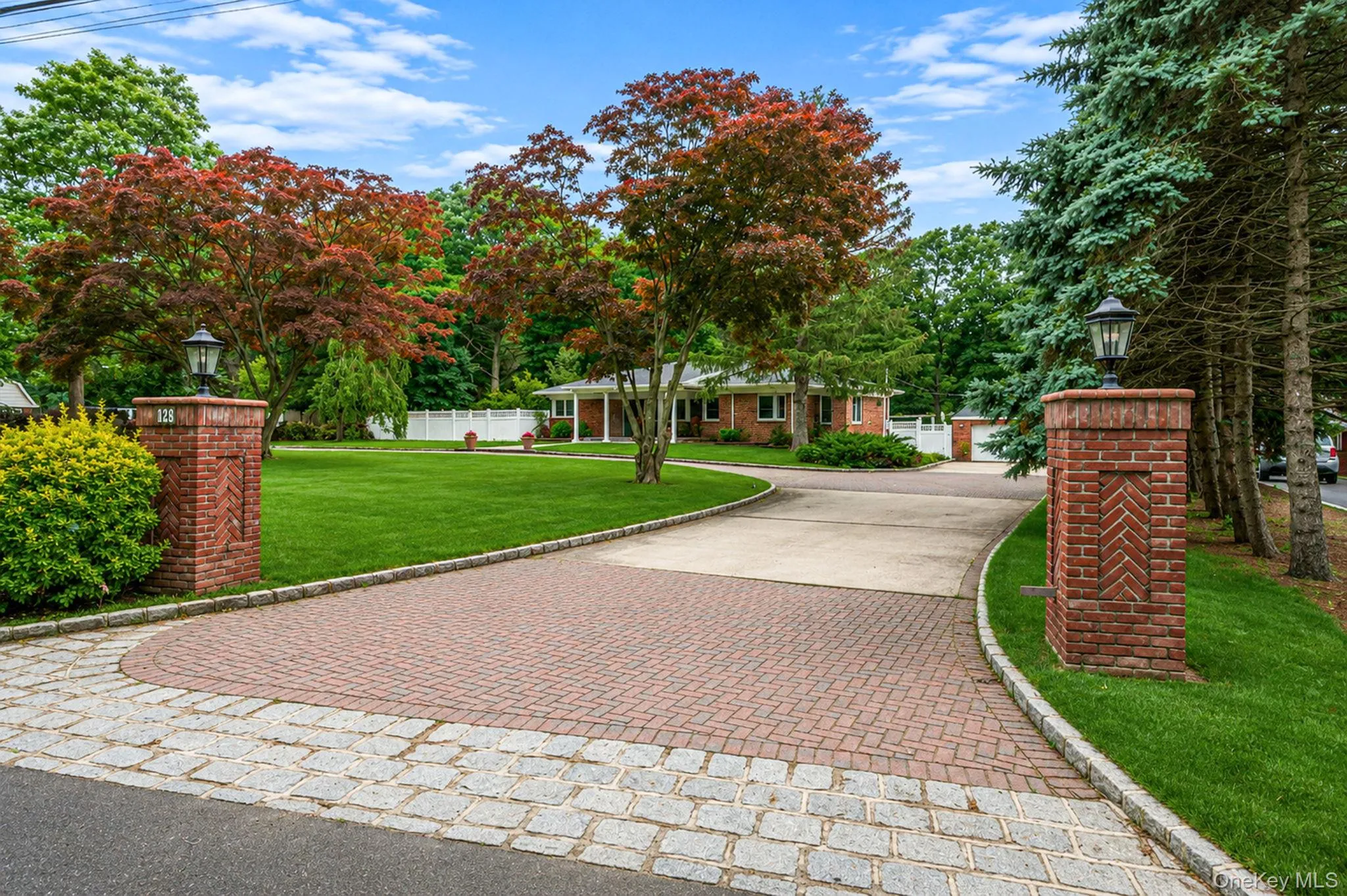 199 Dix Hills Road, Huntington, NY, 3 Bedrooms Bedrooms, 7 Rooms Rooms,1 BathroomBathrooms,Residential,For Rent,Dix Hills,0,KEY1016948 199 Dix Hills Road, Huntington, NY, 3 Bedrooms Bedrooms, 7 Rooms Rooms,1 BathroomBathrooms,Residential,For Rent,Dix Hills,0,KEY1016948