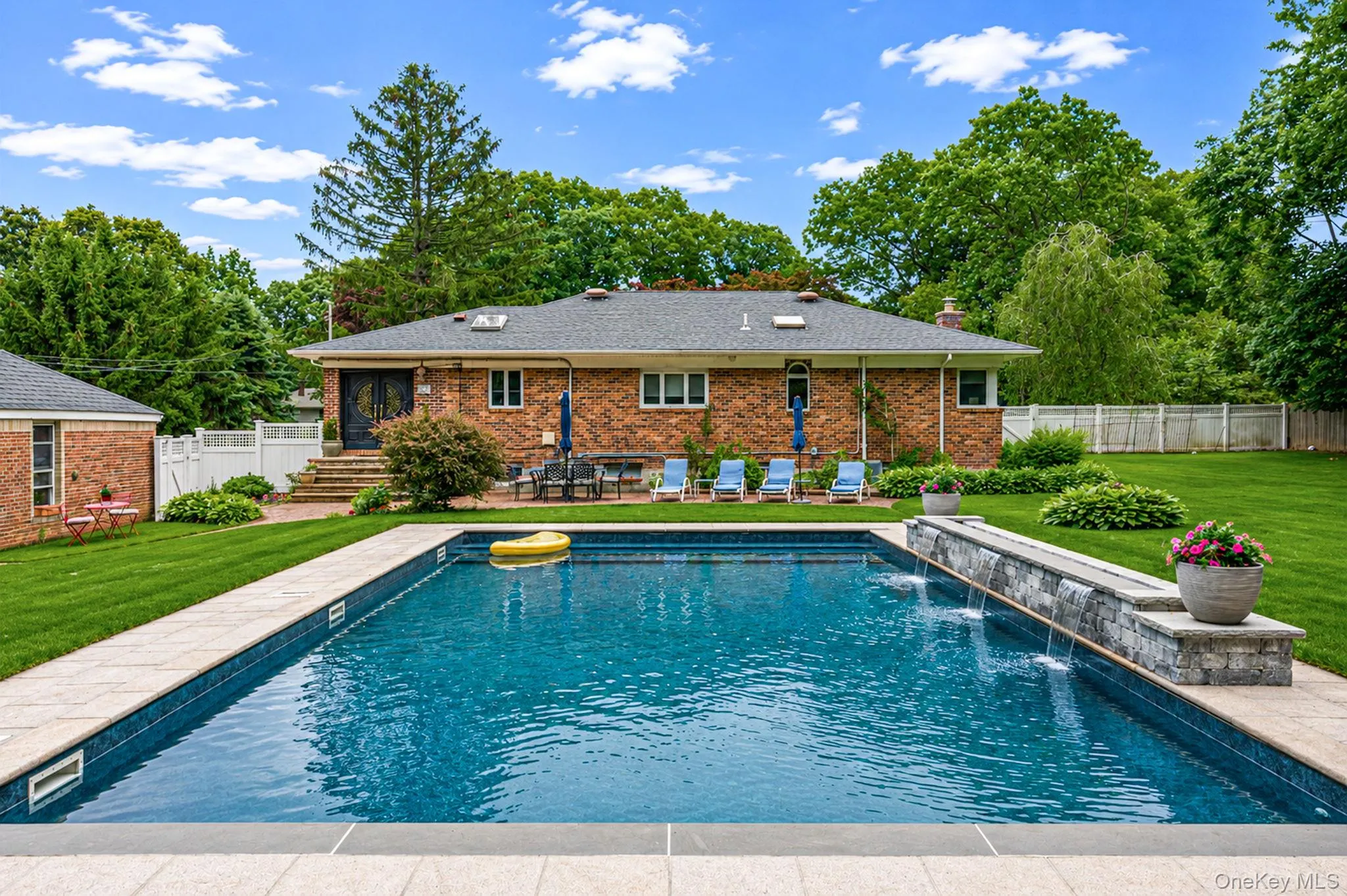 199 Dix Hills Road, Huntington, NY, 3 Bedrooms Bedrooms, 7 Rooms Rooms,1 BathroomBathrooms,Residential,For Rent,Dix Hills,0,KEY1016948 199 Dix Hills Road, Huntington, NY, 3 Bedrooms Bedrooms, 7 Rooms Rooms,1 BathroomBathrooms,Residential,For Rent,Dix Hills,0,KEY1016948
