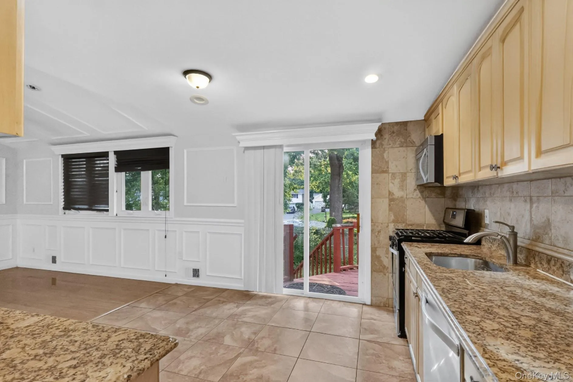 14 Branch Lane, Brookhaven, NY, 6 Bedrooms Bedrooms, 13 Rooms Rooms,4 BathroomsBathrooms,Residential Lease,For Rent,Branch,0,1016978 14 Branch Lane, Brookhaven, NY, 6 Bedrooms Bedrooms, 13 Rooms Rooms,4 BathroomsBathrooms,Residential Lease,For Rent,Branch,0,1016978
