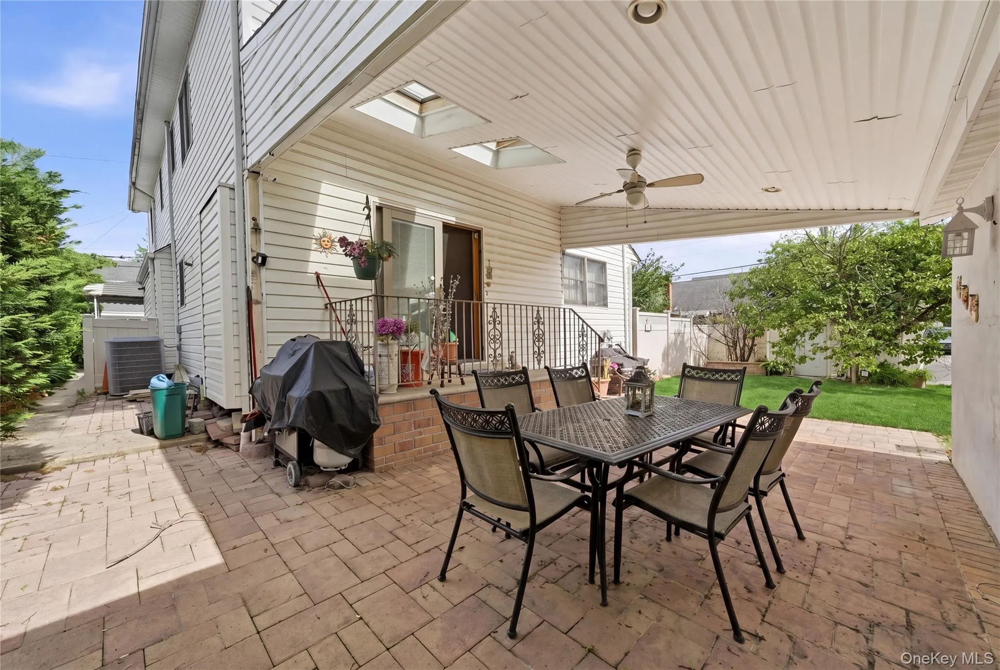 698 Washington Street, Hempstead, NY, 4 Bedrooms Bedrooms, 10 Rooms Rooms,3 BathroomsBathrooms,Residential,For Rent,Washington,0,KEY1016980 698 Washington Street, Hempstead, NY, 4 Bedrooms Bedrooms, 10 Rooms Rooms,3 BathroomsBathrooms,Residential,For Rent,Washington,0,KEY1016980
