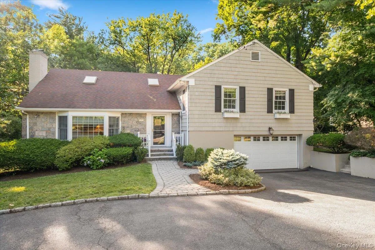 Welcome home to 372 Fort Hill Road! Welcome home to 372 Fort Hill Road!