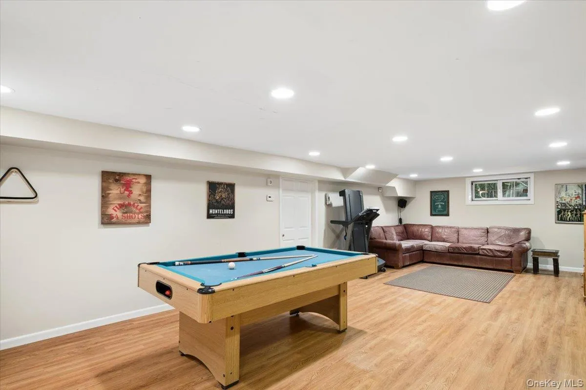 Versatile space for rec room, media room, gym Versatile space for rec room, media room, gym
