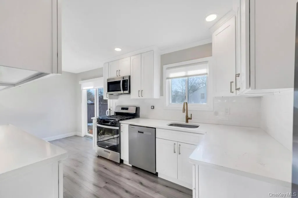 10 Continental Drive, Brookhaven, NY, 4 Bedrooms Bedrooms, 7 Rooms Rooms,2 BathroomsBathrooms,Residential,For Rent,Continental,0,1016991 10 Continental Drive, Brookhaven, NY, 4 Bedrooms Bedrooms, 7 Rooms Rooms,2 BathroomsBathrooms,Residential,For Rent,Continental,0,1016991