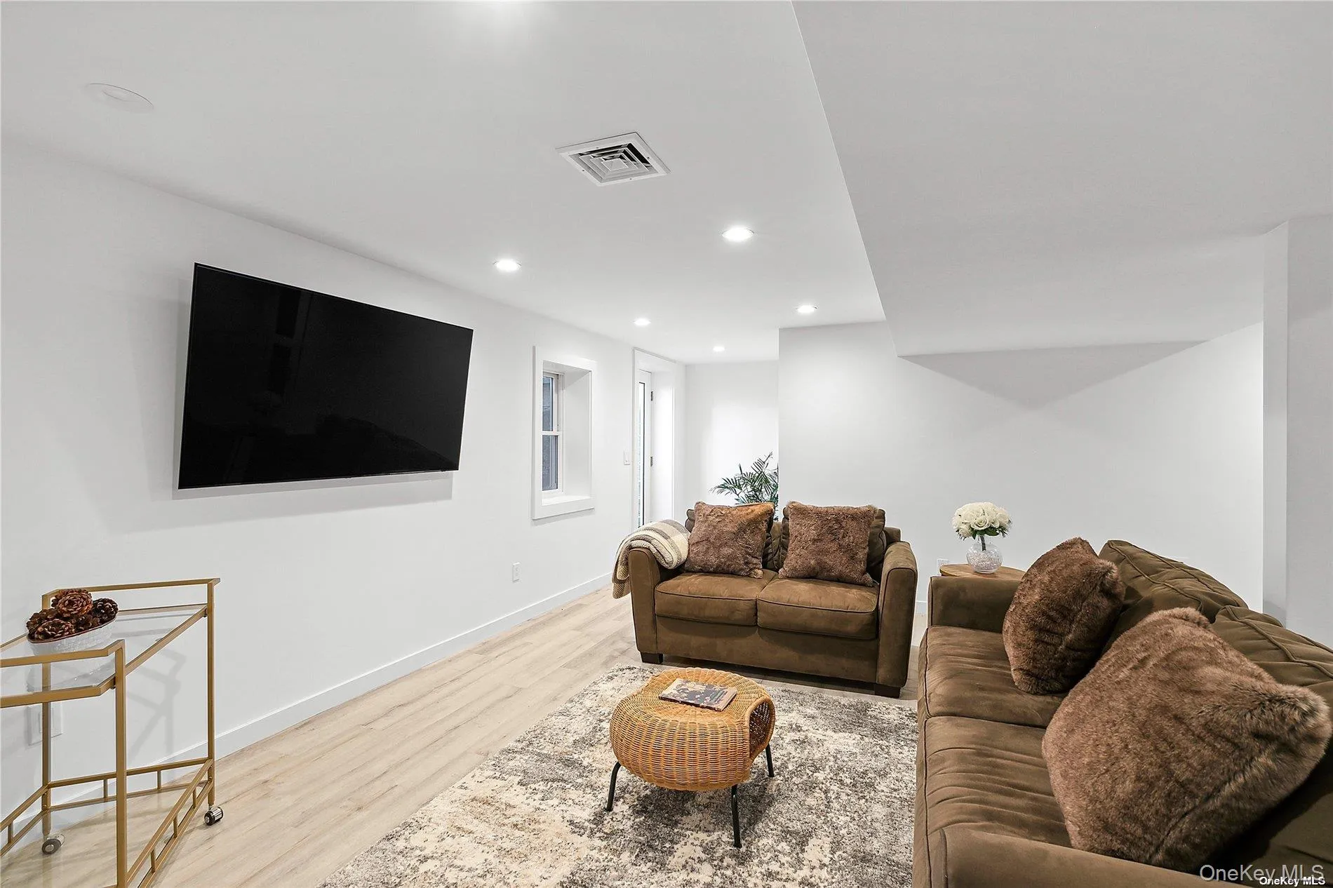 43 Homewood Drive, Southampton, NY, 3 Bedrooms Bedrooms, 8 Rooms Rooms,3 BathroomsBathrooms,Residential Lease,For Rent,Homewood,0,1016994 43 Homewood Drive, Southampton, NY, 3 Bedrooms Bedrooms, 8 Rooms Rooms,3 BathroomsBathrooms,Residential Lease,For Rent,Homewood,0,1016994