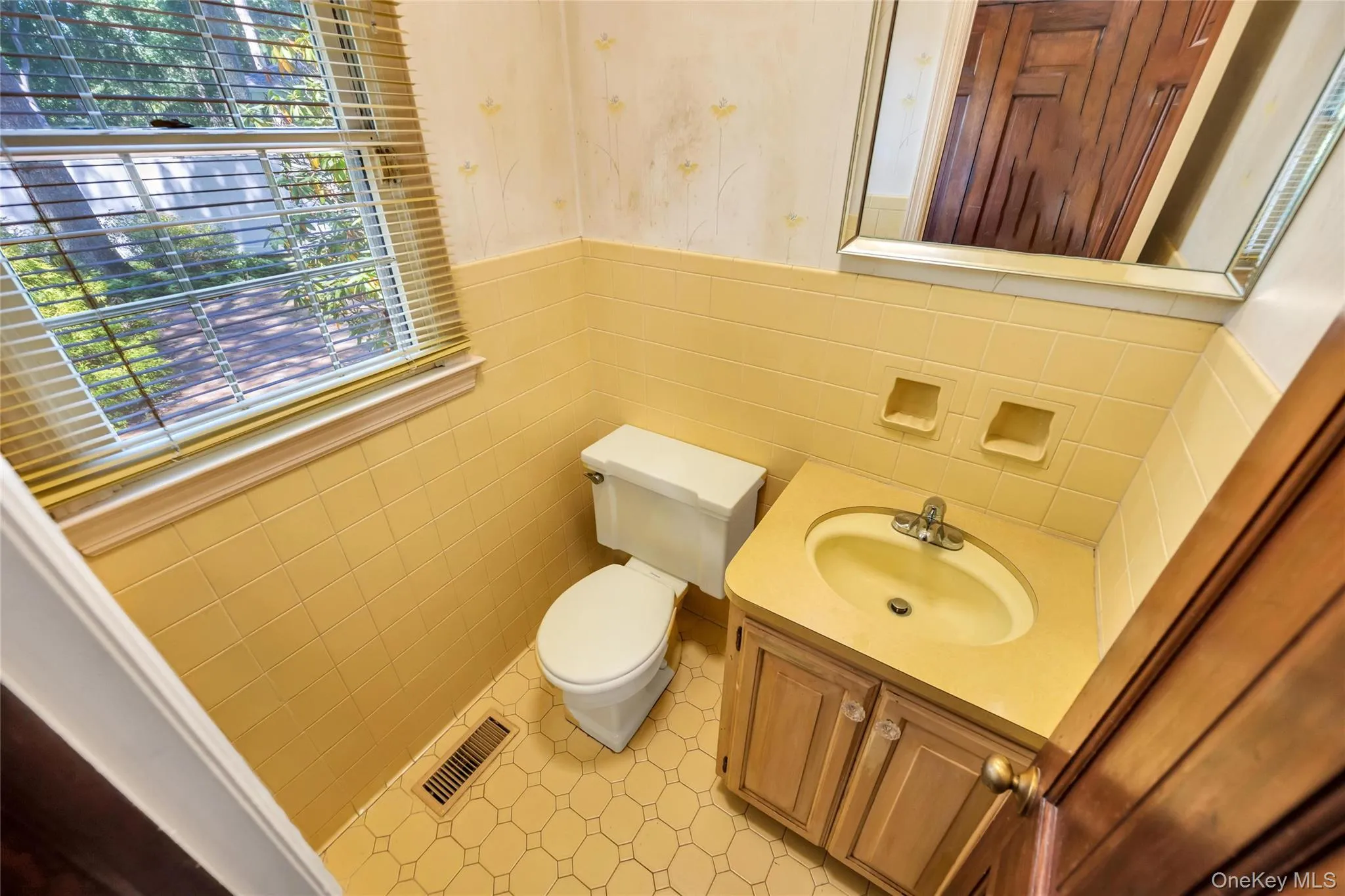 34 Daly Court, Riverhead, NY, 3 Bedrooms Bedrooms, 11 Rooms Rooms,2 BathroomsBathrooms,Residential,For Rent,Daly,0,KEY1016995 34 Daly Court, Riverhead, NY, 3 Bedrooms Bedrooms, 11 Rooms Rooms,2 BathroomsBathrooms,Residential,For Rent,Daly,0,KEY1016995