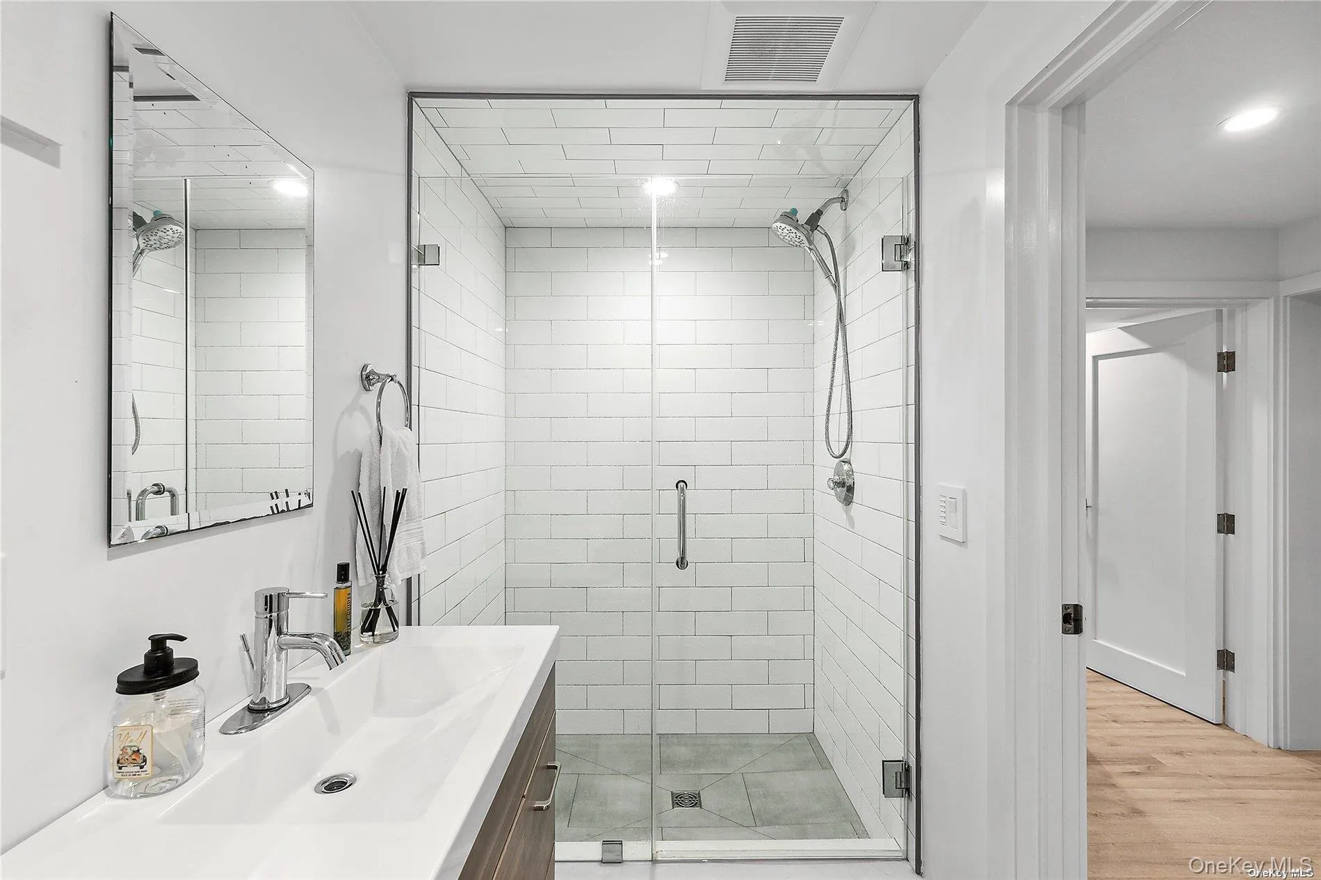 43 Homewood Drive, Southampton, NY, 3 Bedrooms Bedrooms, 8 Rooms Rooms,3 BathroomsBathrooms,Residential Lease,For Rent,Homewood,0,1016997 43 Homewood Drive, Southampton, NY, 3 Bedrooms Bedrooms, 8 Rooms Rooms,3 BathroomsBathrooms,Residential Lease,For Rent,Homewood,0,1016997