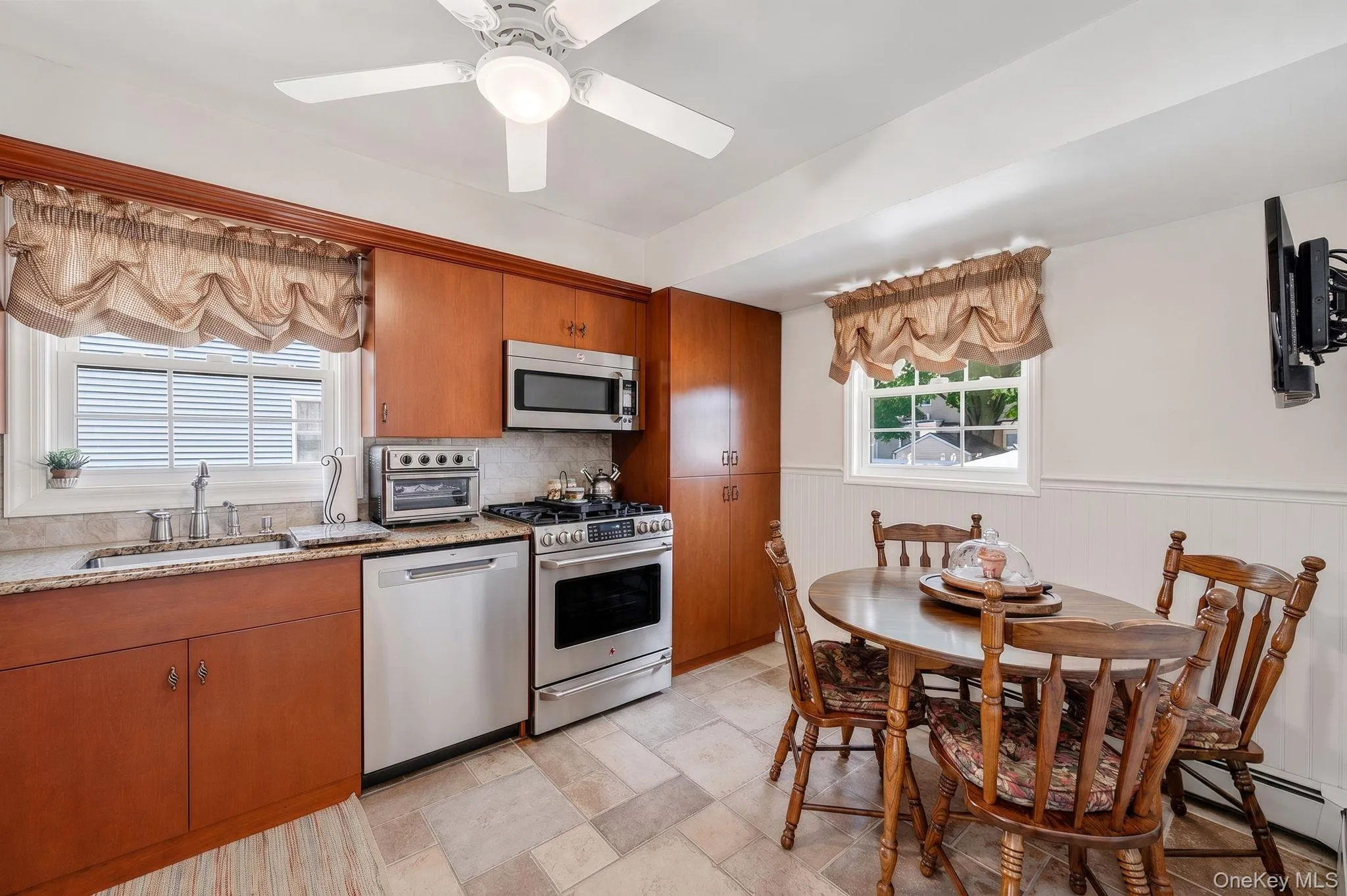 332 Monroe Avenue, Babylon, NY, 4 Bedrooms Bedrooms, 7 Rooms Rooms,1 BathroomBathrooms,Residential,For Rent,Monroe,0,1016998 332 Monroe Avenue, Babylon, NY, 4 Bedrooms Bedrooms, 7 Rooms Rooms,1 BathroomBathrooms,Residential,For Rent,Monroe,0,1016998