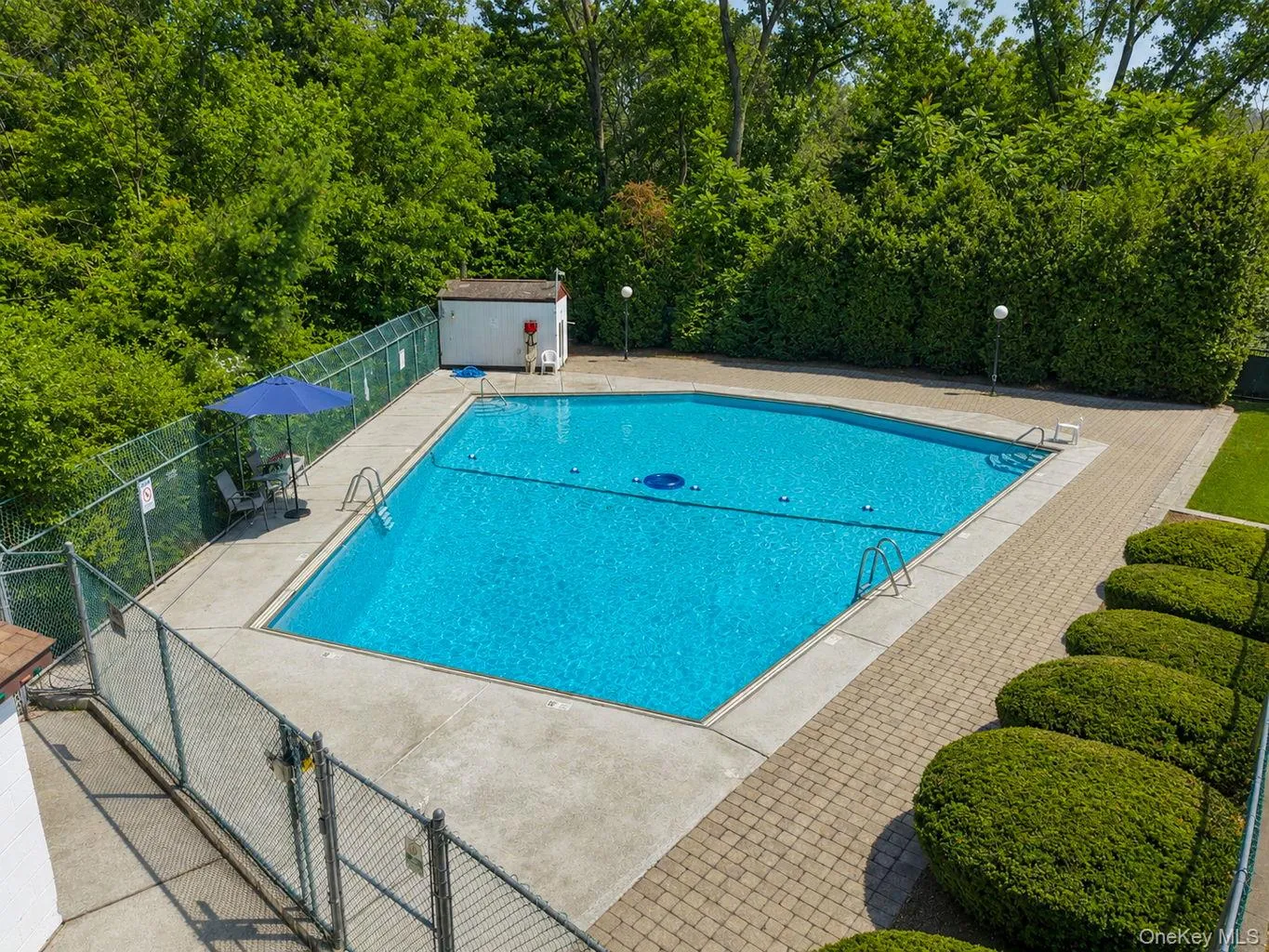 Well maintained pool area Well maintained pool area