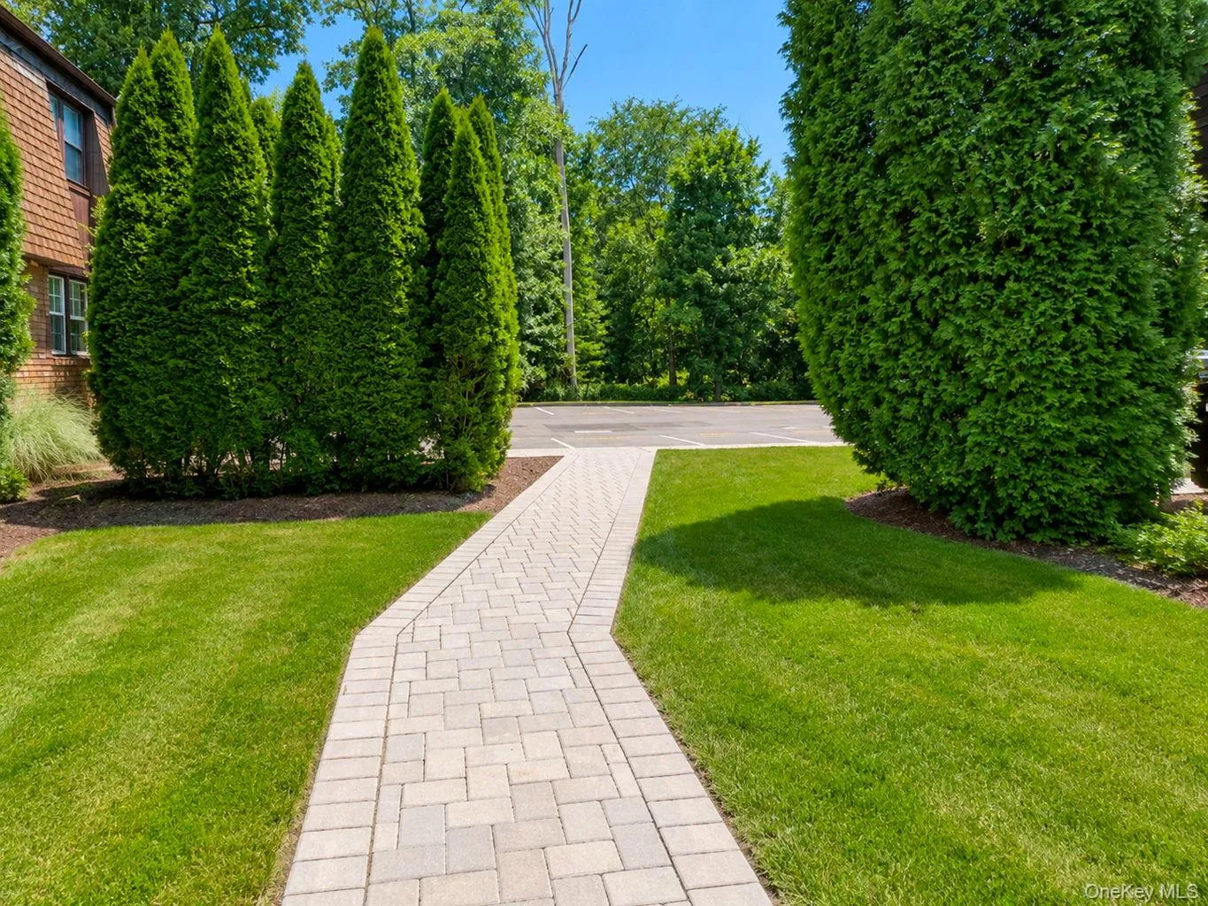 Paved walkway for easy walking Paved walkway for easy walking