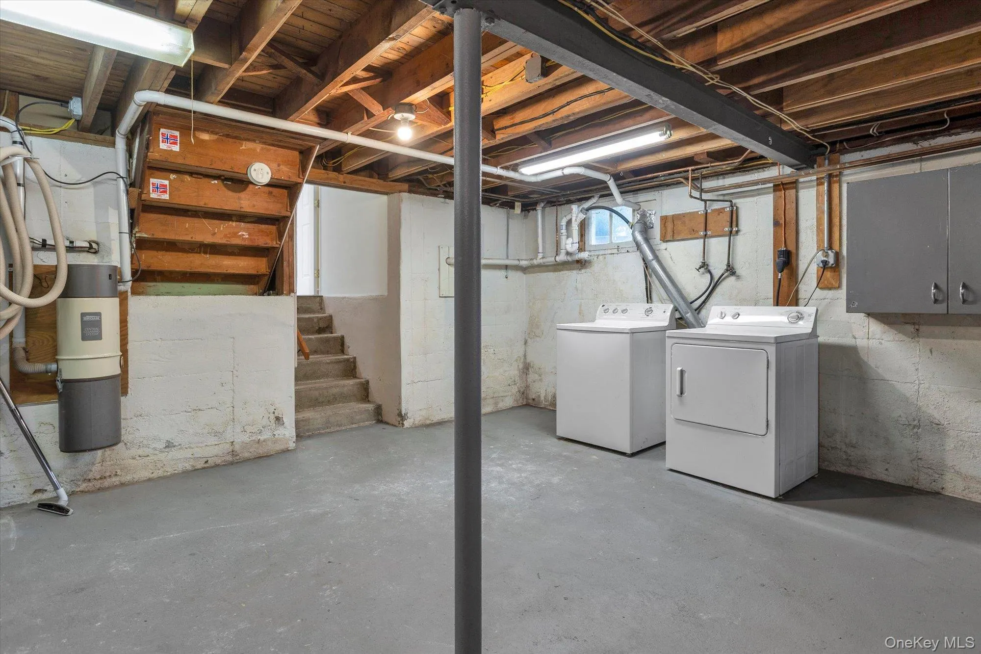 16 Meath Avenue, Huntington, NY, 3 Bedrooms Bedrooms, 7 Rooms Rooms,2 BathroomsBathrooms,Residential,For Rent,Meath,0,1017007 16 Meath Avenue, Huntington, NY, 3 Bedrooms Bedrooms, 7 Rooms Rooms,2 BathroomsBathrooms,Residential,For Rent,Meath,0,1017007