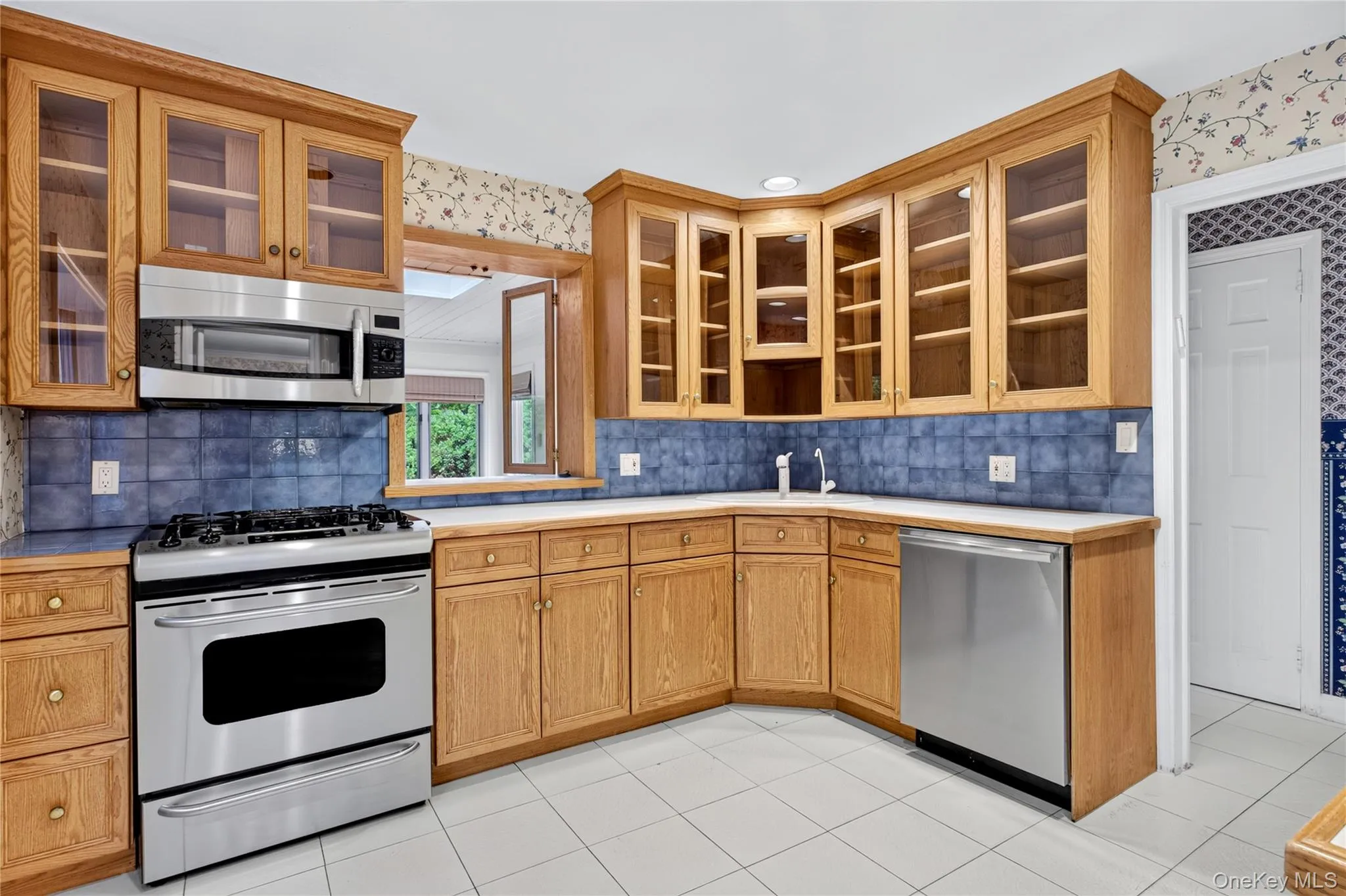 10 Ridge Drive, North Hempstead, NY, 4 Bedrooms Bedrooms, 8 Rooms Rooms,2 BathroomsBathrooms,Residential,For Rent,Ridge,0,1017018 10 Ridge Drive, North Hempstead, NY, 4 Bedrooms Bedrooms, 8 Rooms Rooms,2 BathroomsBathrooms,Residential,For Rent,Ridge,0,1017018