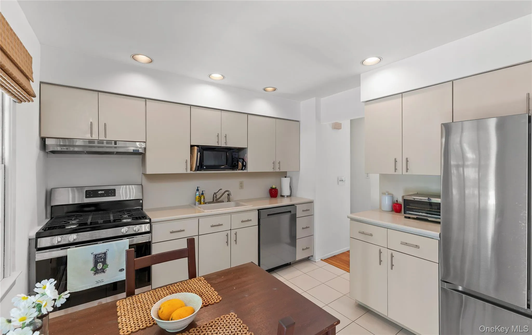 414 Maple Avenue, Clarkstown, NY, 4 Bedrooms Bedrooms, 8 Rooms Rooms,1 BathroomBathrooms,Residential,For Rent,Maple,0,1017021 414 Maple Avenue, Clarkstown, NY, 4 Bedrooms Bedrooms, 8 Rooms Rooms,1 BathroomBathrooms,Residential,For Rent,Maple,0,1017021