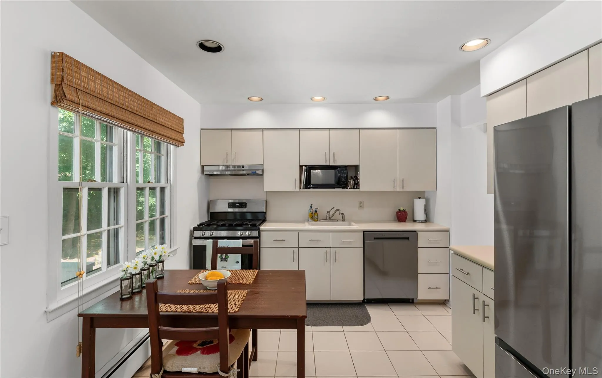 414 Maple Avenue, Clarkstown, NY, 4 Bedrooms Bedrooms, 8 Rooms Rooms,1 BathroomBathrooms,Residential,For Rent,Maple,0,1017021 414 Maple Avenue, Clarkstown, NY, 4 Bedrooms Bedrooms, 8 Rooms Rooms,1 BathroomBathrooms,Residential,For Rent,Maple,0,1017021