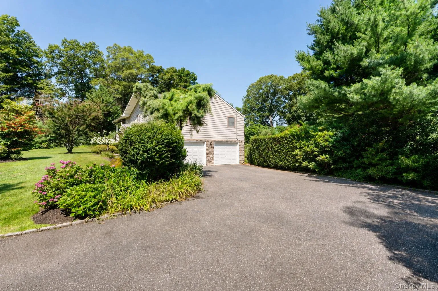25 Brewster Avenue, Smithtown, NY, 4 Bedrooms Bedrooms, 8 Rooms Rooms,2 BathroomsBathrooms,Residential,For Rent,Brewster,0,1017028 25 Brewster Avenue, Smithtown, NY, 4 Bedrooms Bedrooms, 8 Rooms Rooms,2 BathroomsBathrooms,Residential,For Rent,Brewster,0,1017028