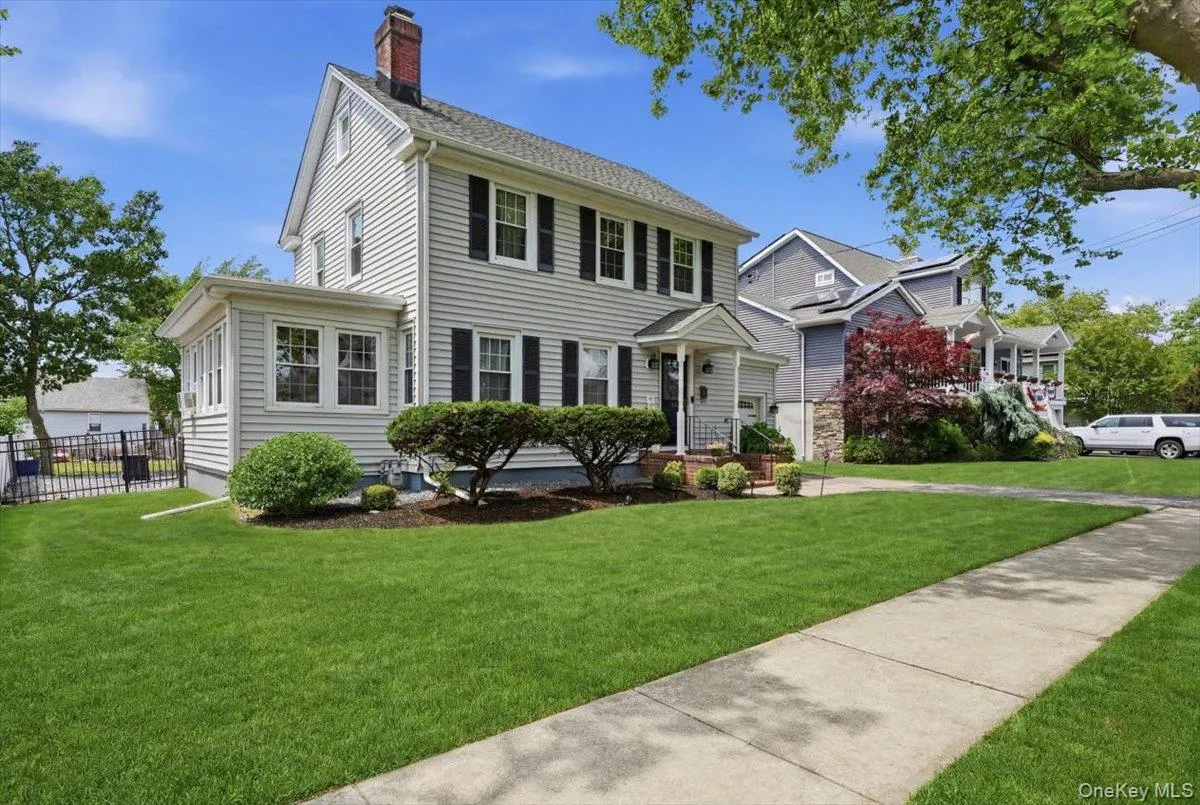 17 Norman Avenue, Babylon, NY, 3 Bedrooms Bedrooms, 7 Rooms Rooms,2 BathroomsBathrooms,Residential,For Rent,Norman,0,KEY1017032 17 Norman Avenue, Babylon, NY, 3 Bedrooms Bedrooms, 7 Rooms Rooms,2 BathroomsBathrooms,Residential,For Rent,Norman,0,KEY1017032