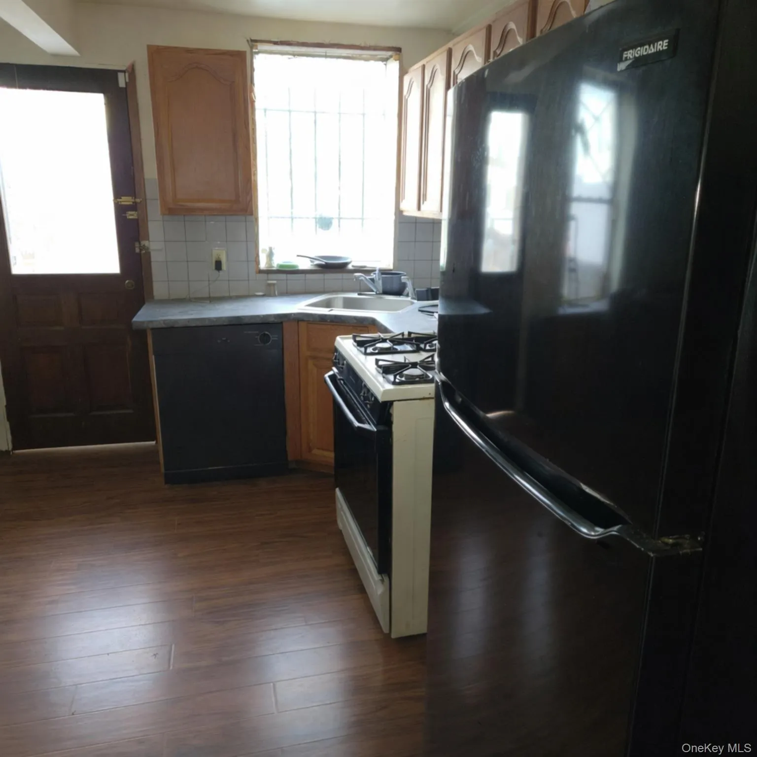 9145 85th Street, New York, NY, 3 Bedrooms Bedrooms, 6 Rooms Rooms,1 BathroomBathrooms,Residential,For Rent,85th,0,1017037 9145 85th Street, New York, NY, 3 Bedrooms Bedrooms, 6 Rooms Rooms,1 BathroomBathrooms,Residential,For Rent,85th,0,1017037